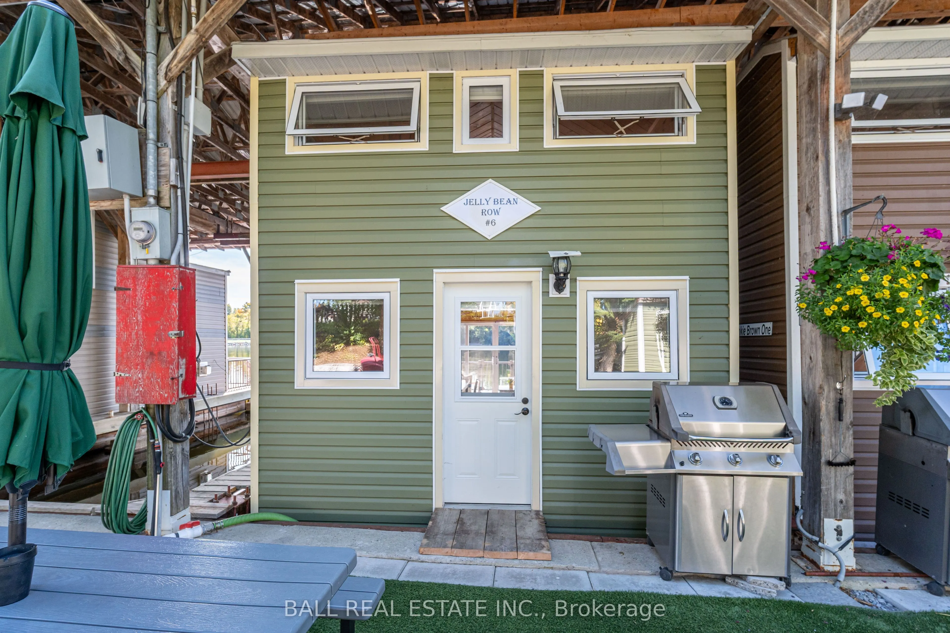 71 Front Street E