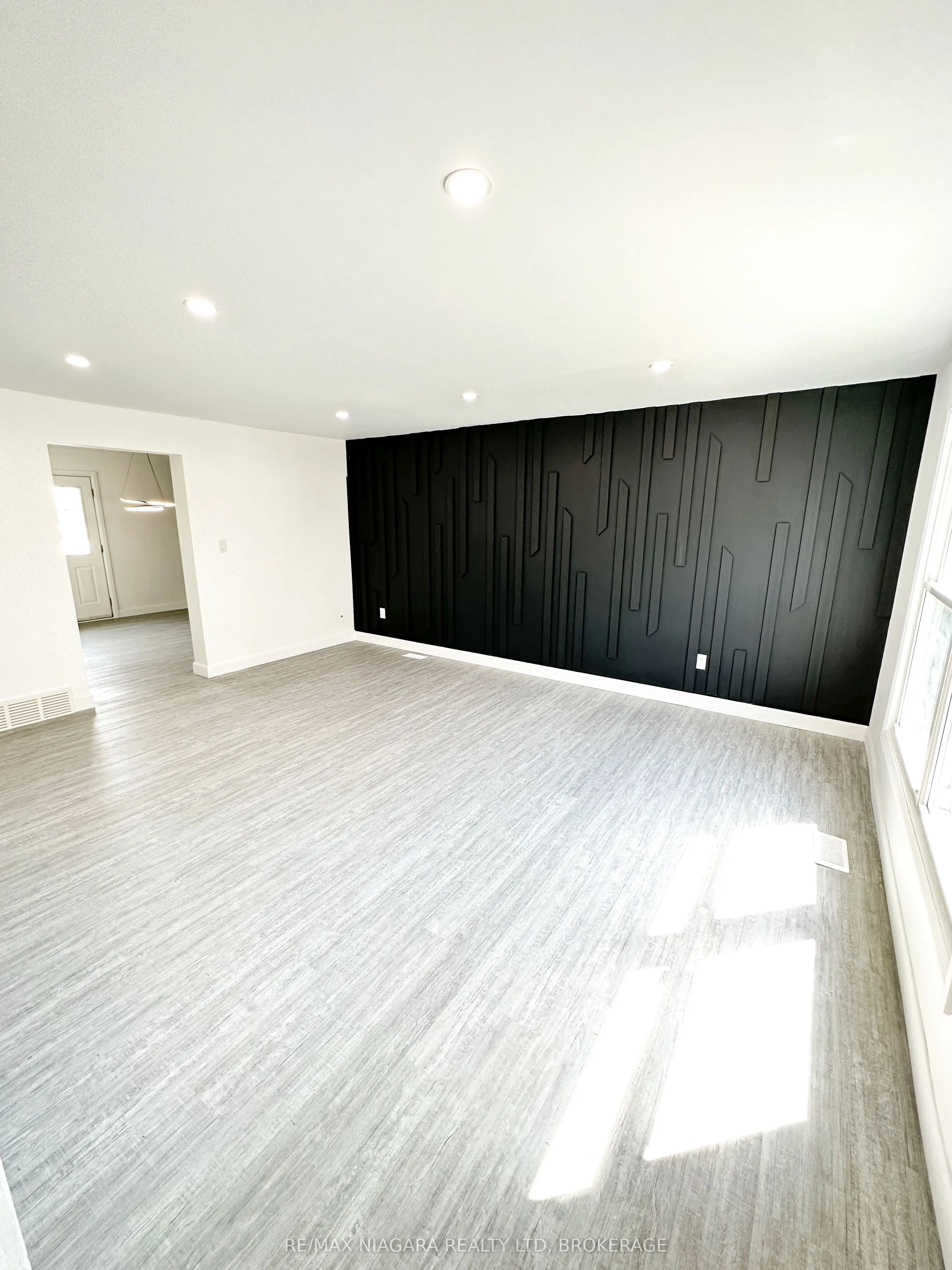 71 Hagey Avenue, #1