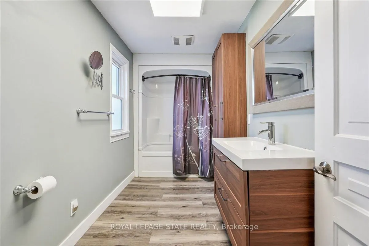 15 Main Avenue E