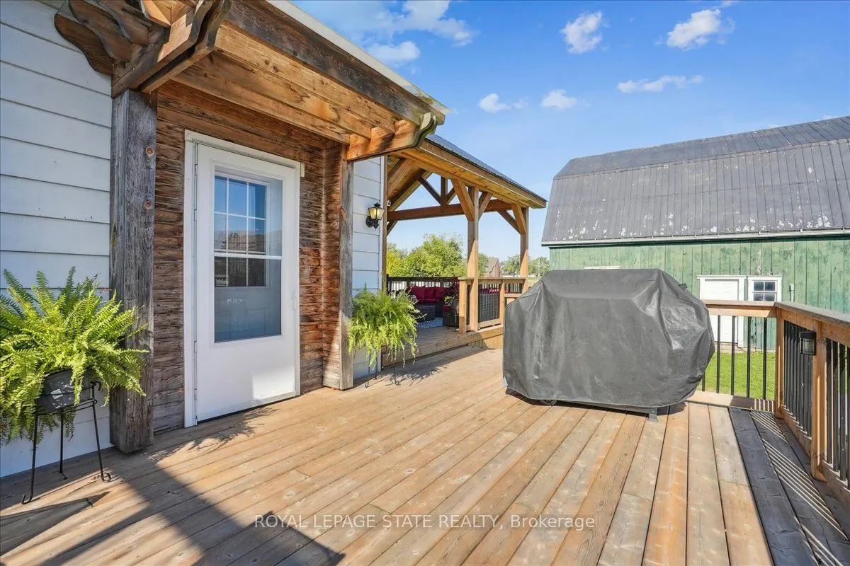 15 Main Avenue E