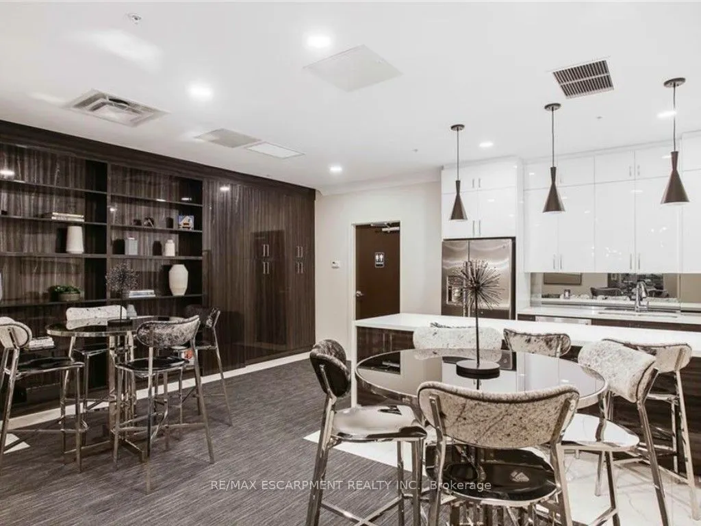 112 King Street E, #903