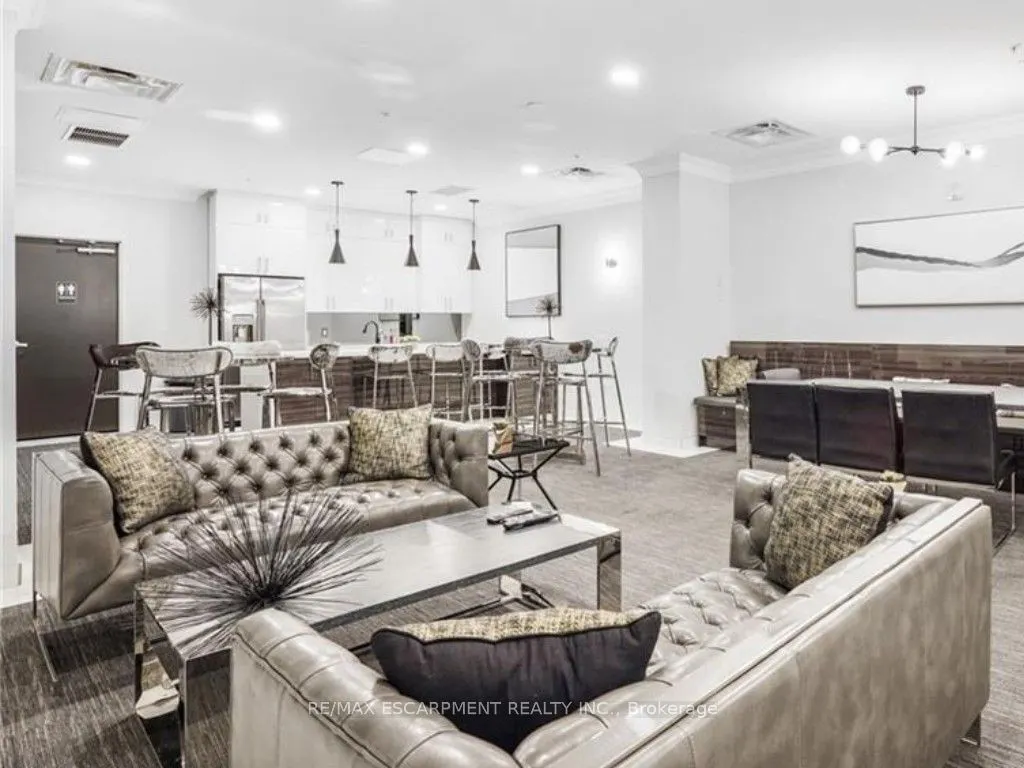 112 King Street E, #903