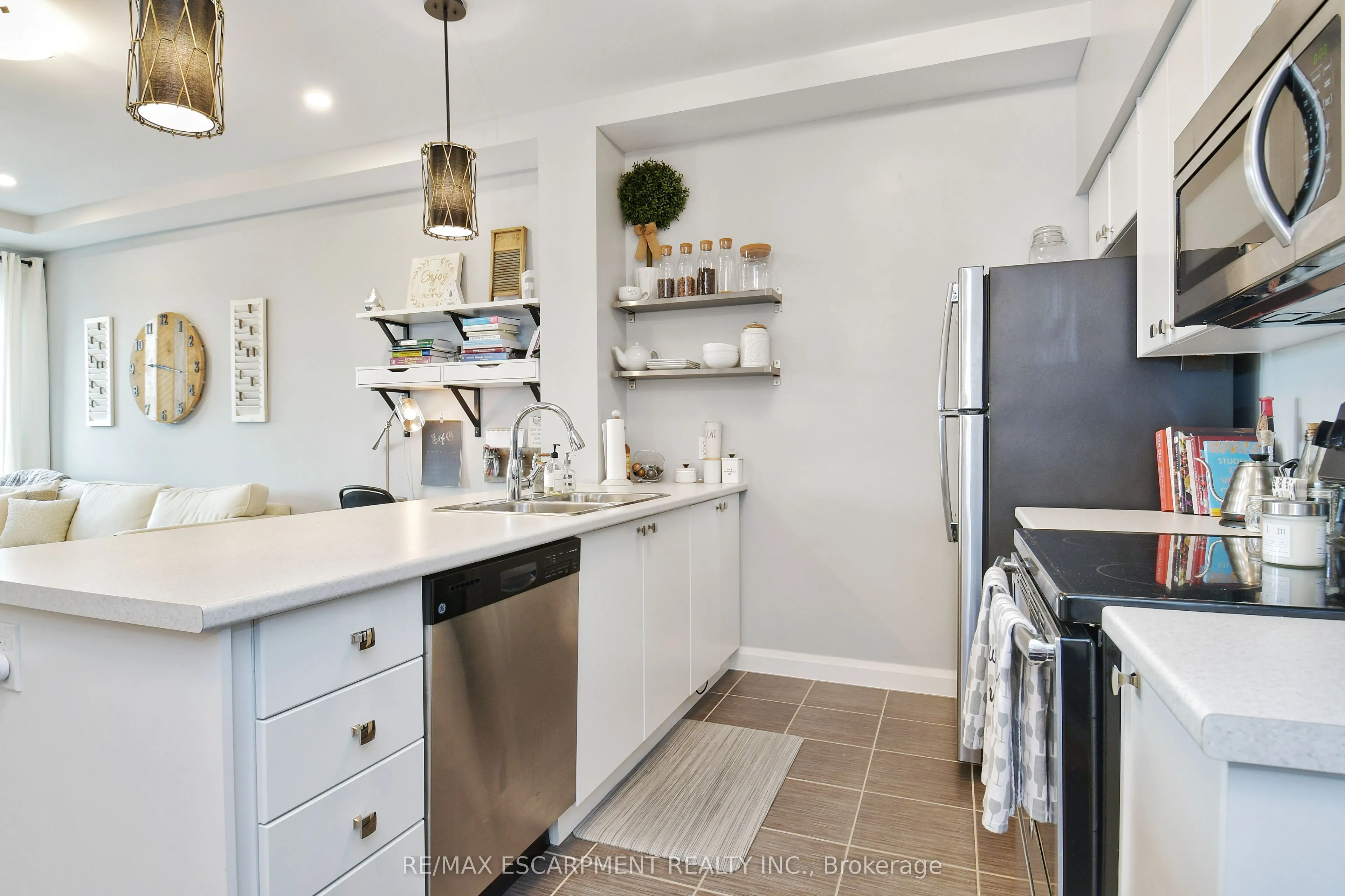 112 King Street E, #903
