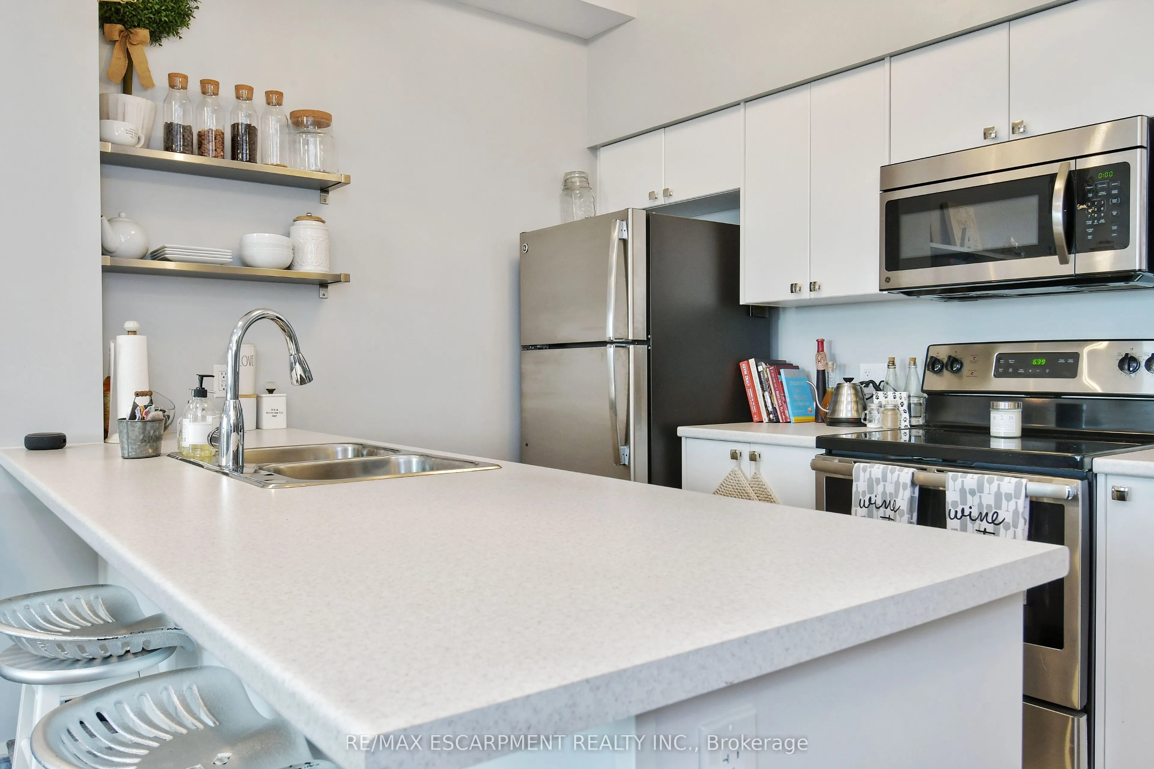 112 King Street E, #903