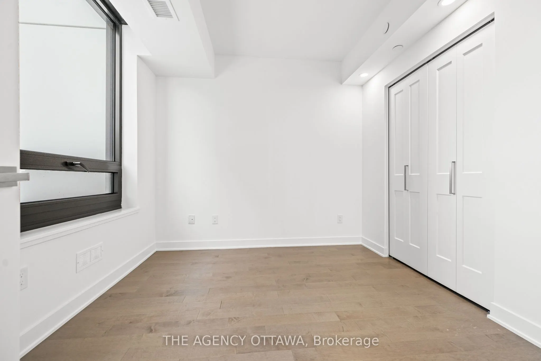 340 QUEEN Street, #305