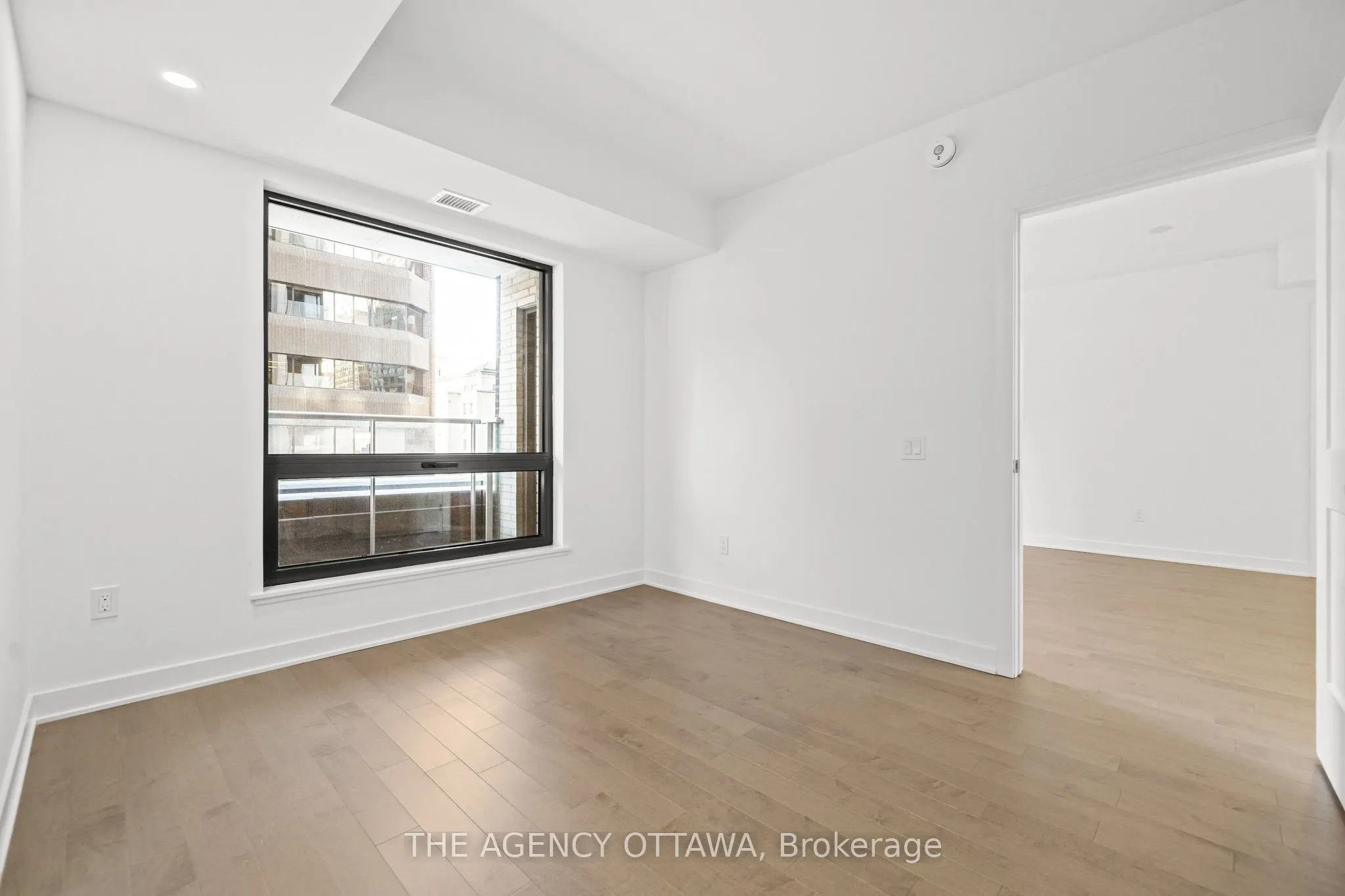 340 QUEEN Street, #305
