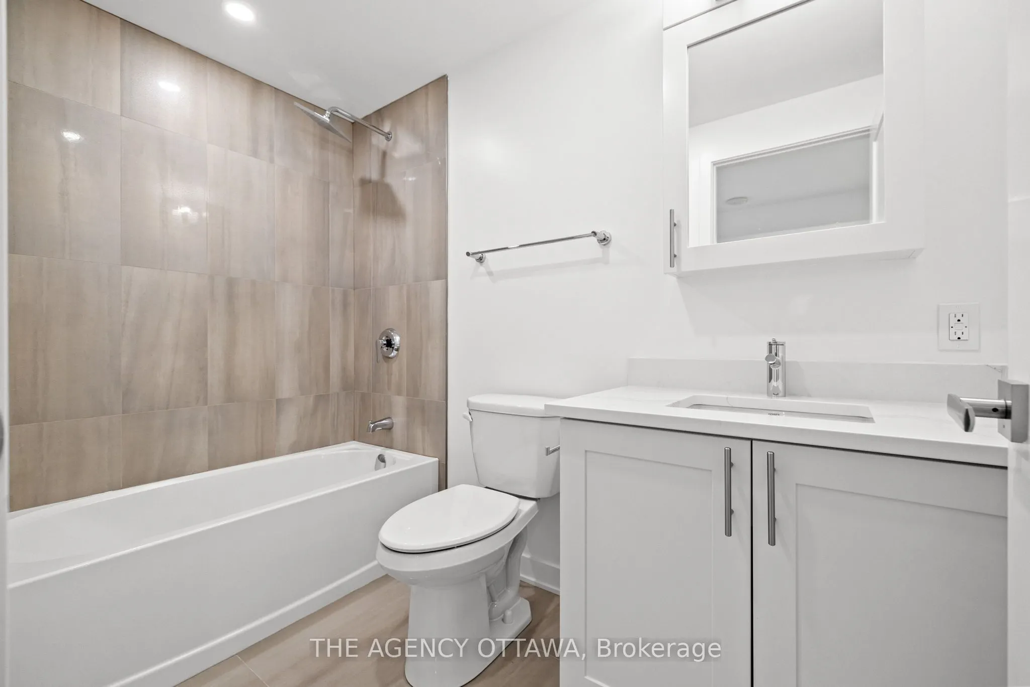 340 QUEEN Street, #305