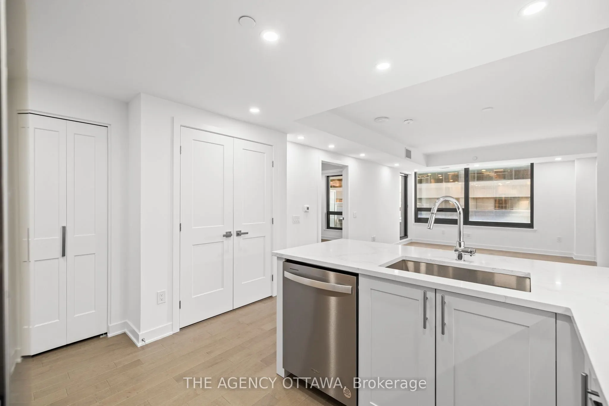 340 QUEEN Street, #305