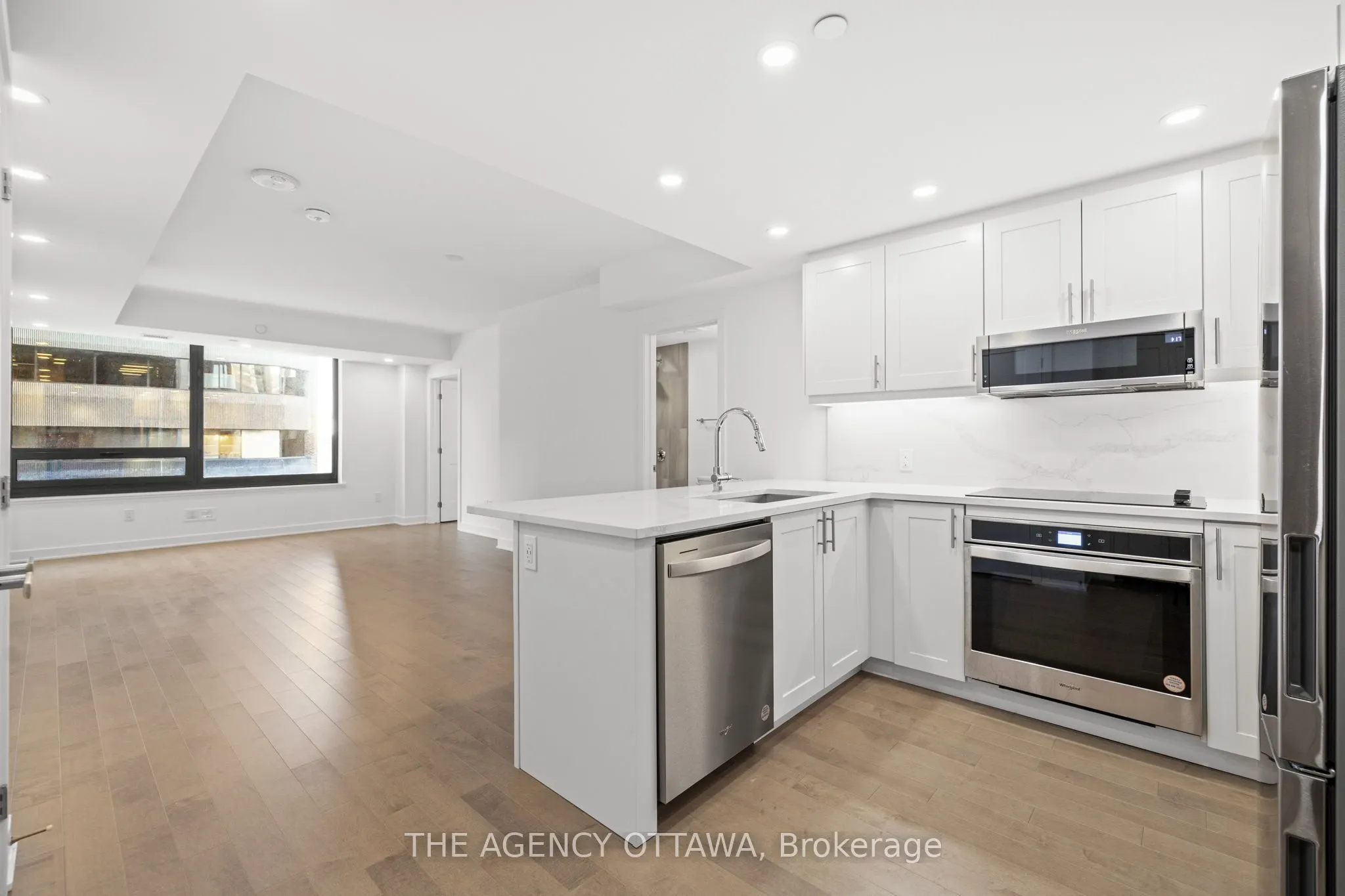 340 QUEEN Street, #305