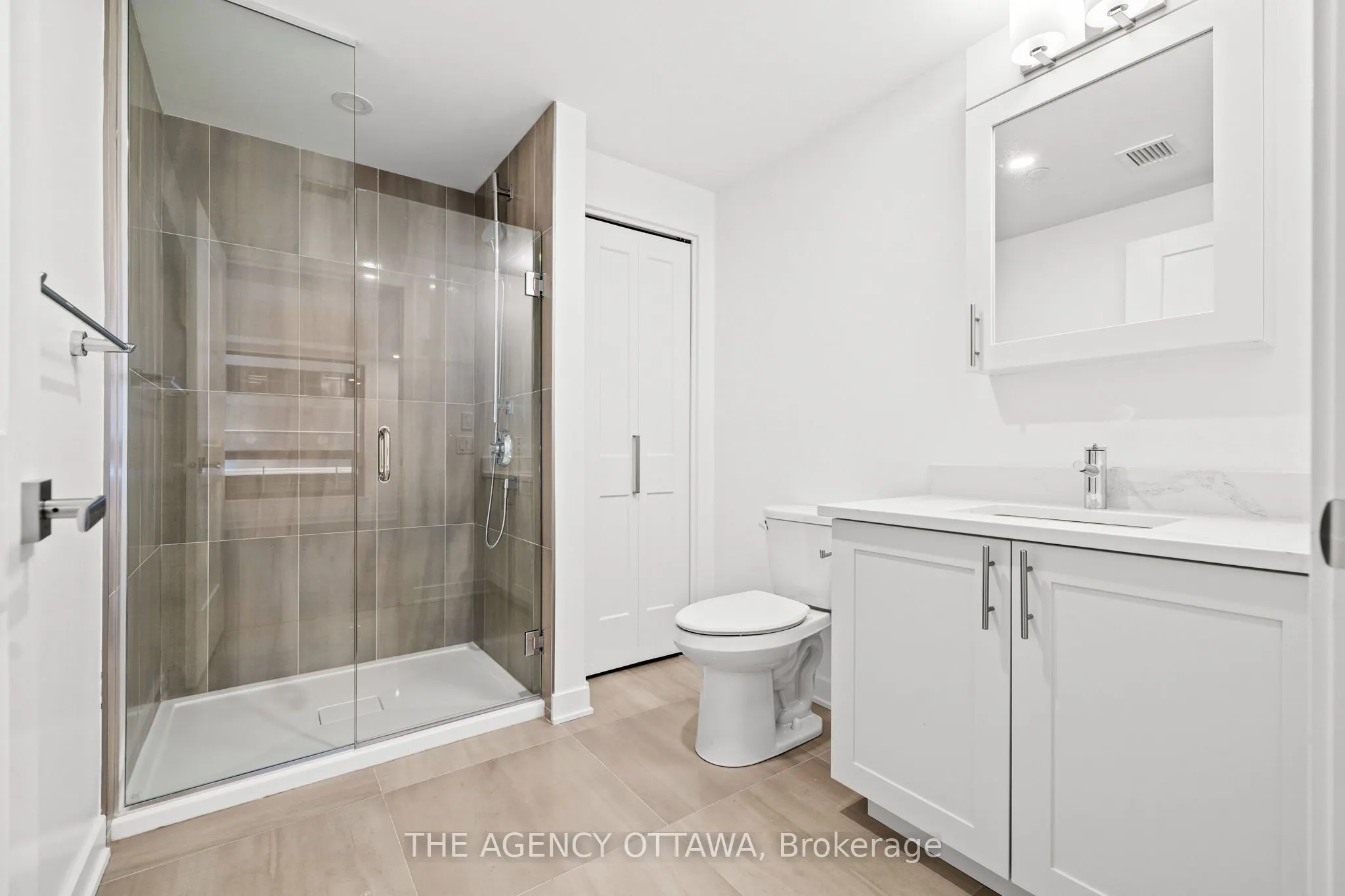 340 QUEEN Street, #305