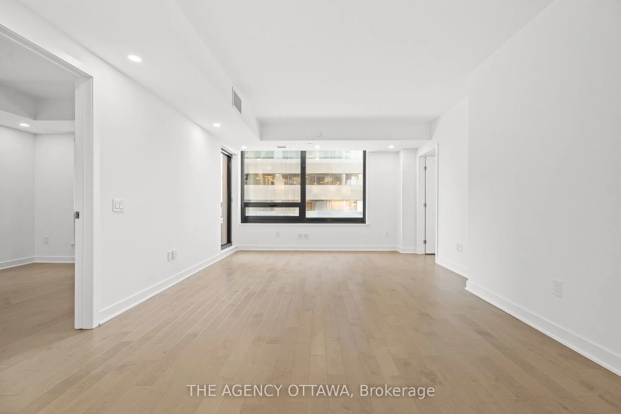 340 QUEEN Street, #305