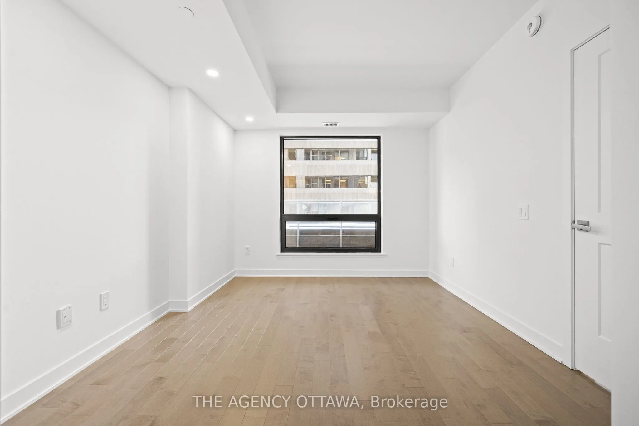 340 QUEEN Street, #305