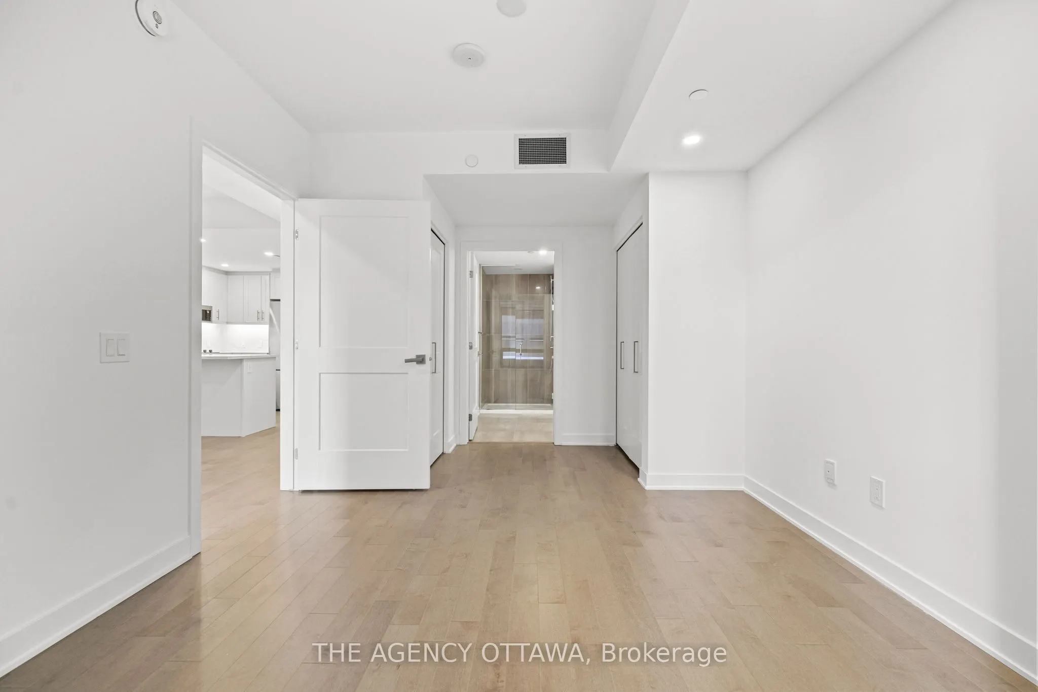 340 QUEEN Street, #305