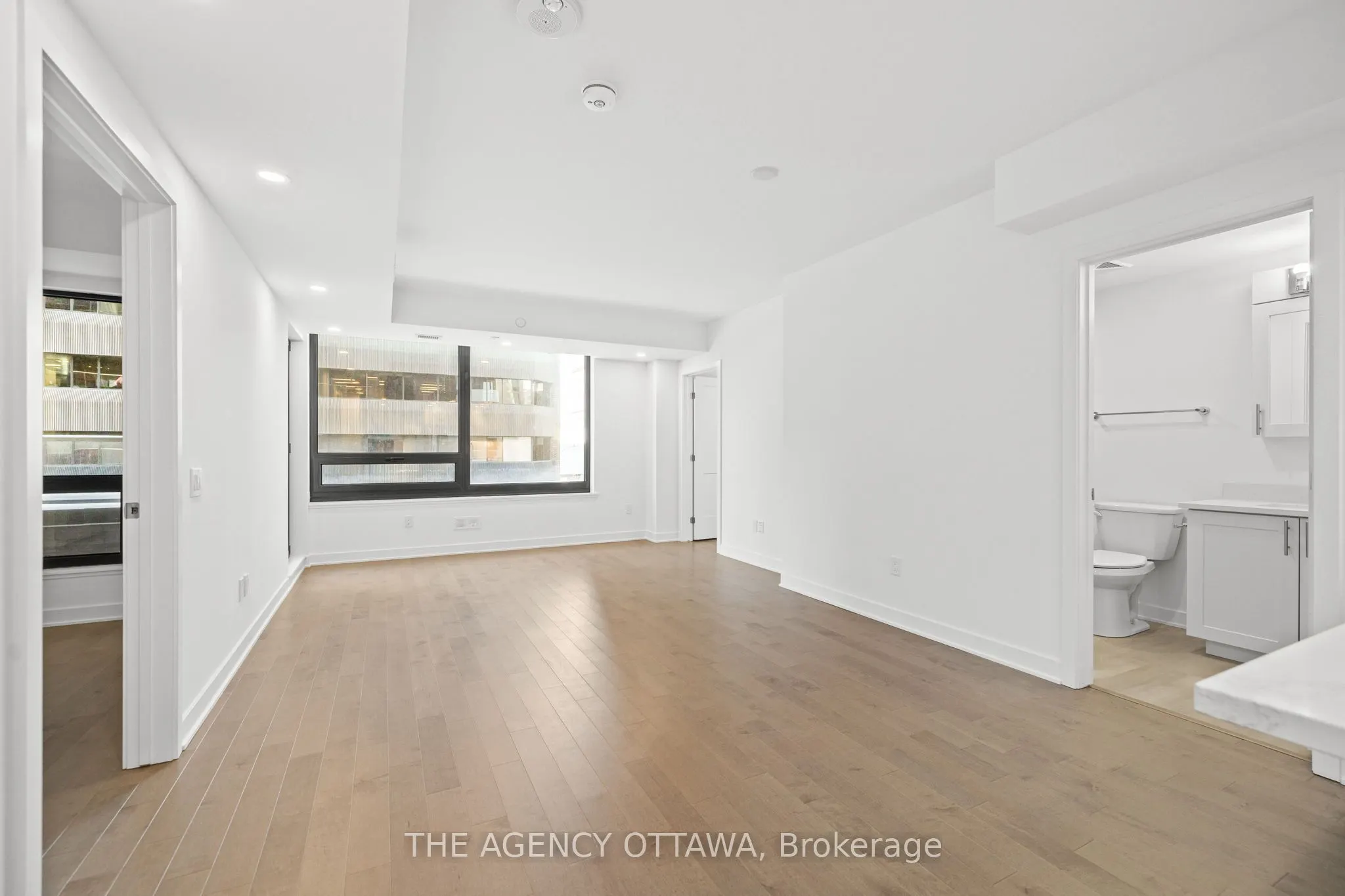 340 QUEEN Street, #305