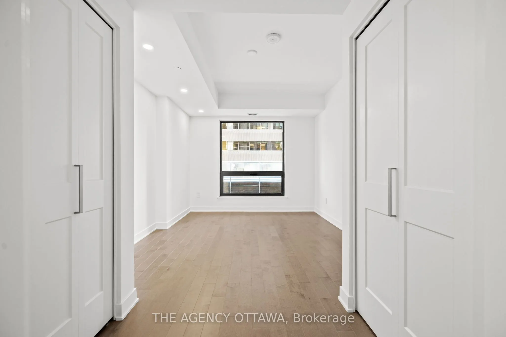 340 QUEEN Street, #305