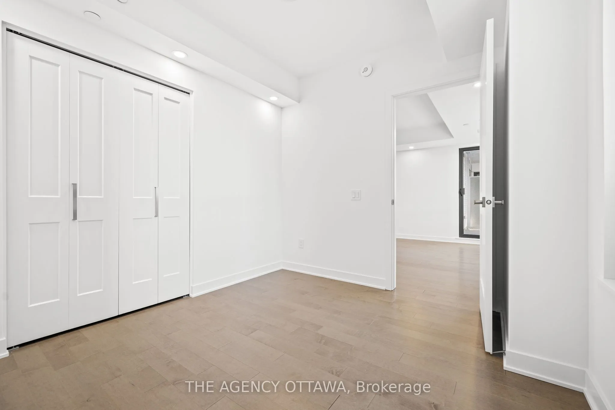 340 QUEEN Street, #305