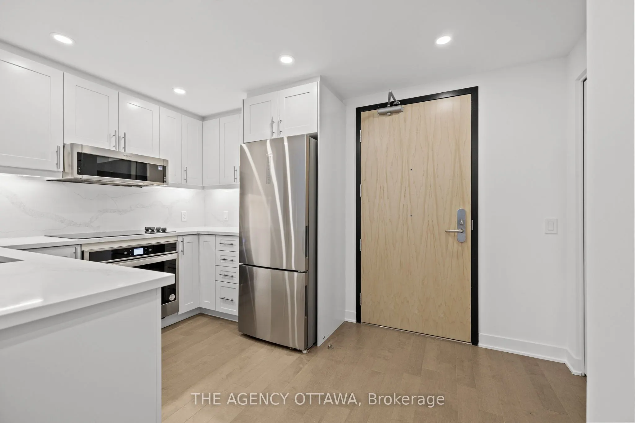 340 QUEEN Street, #305