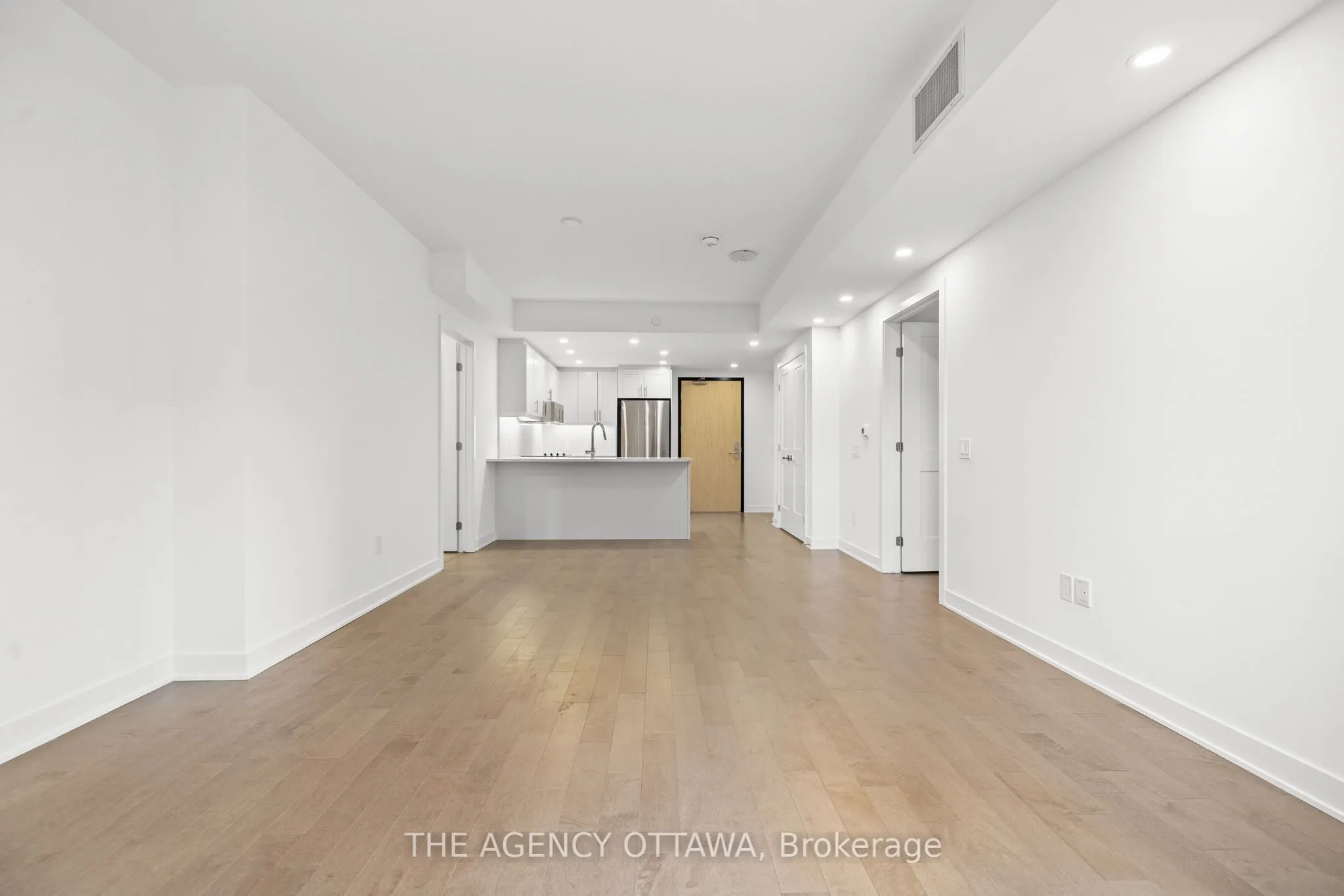 340 QUEEN Street, #305
