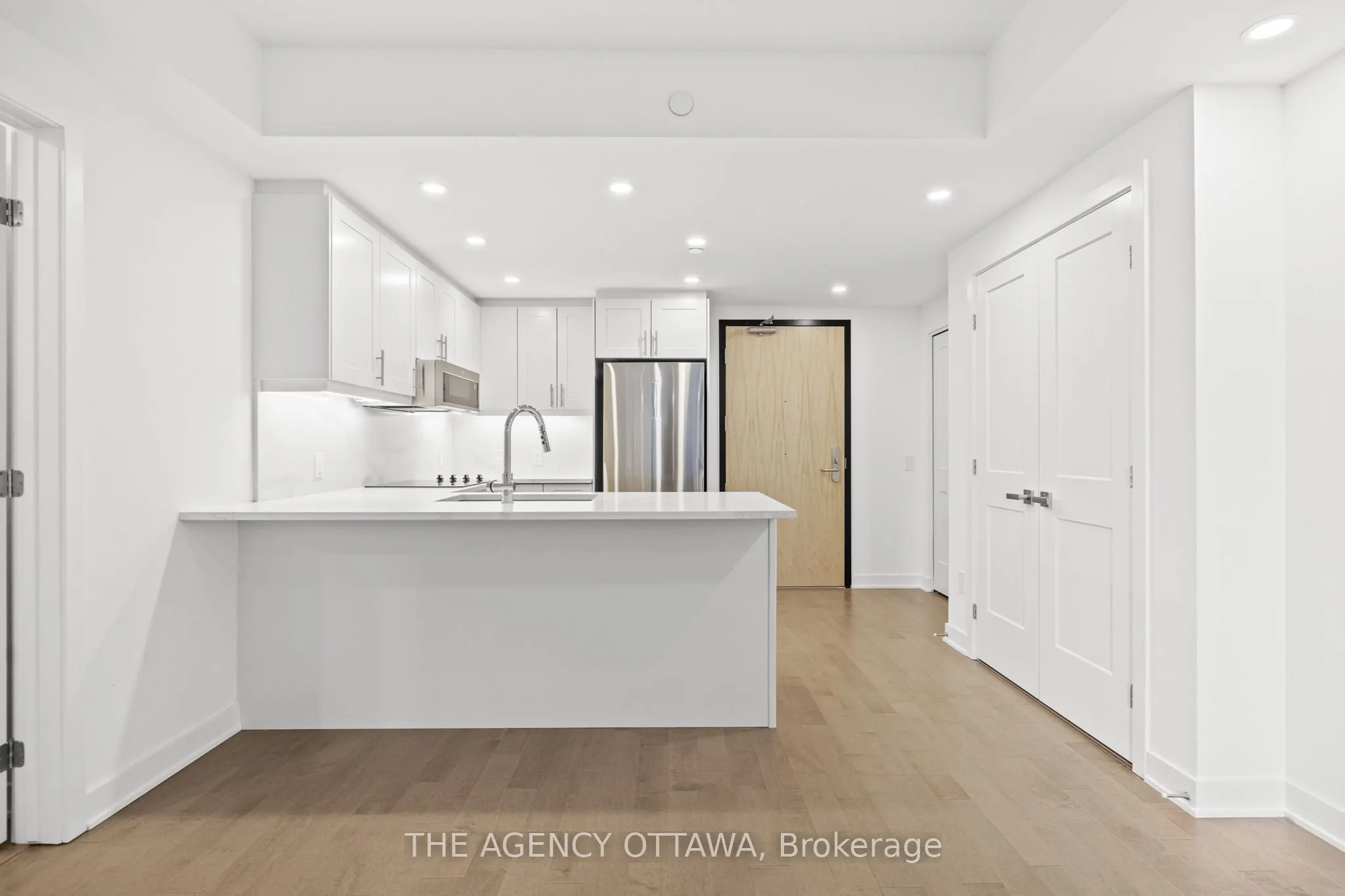 340 QUEEN Street, #305