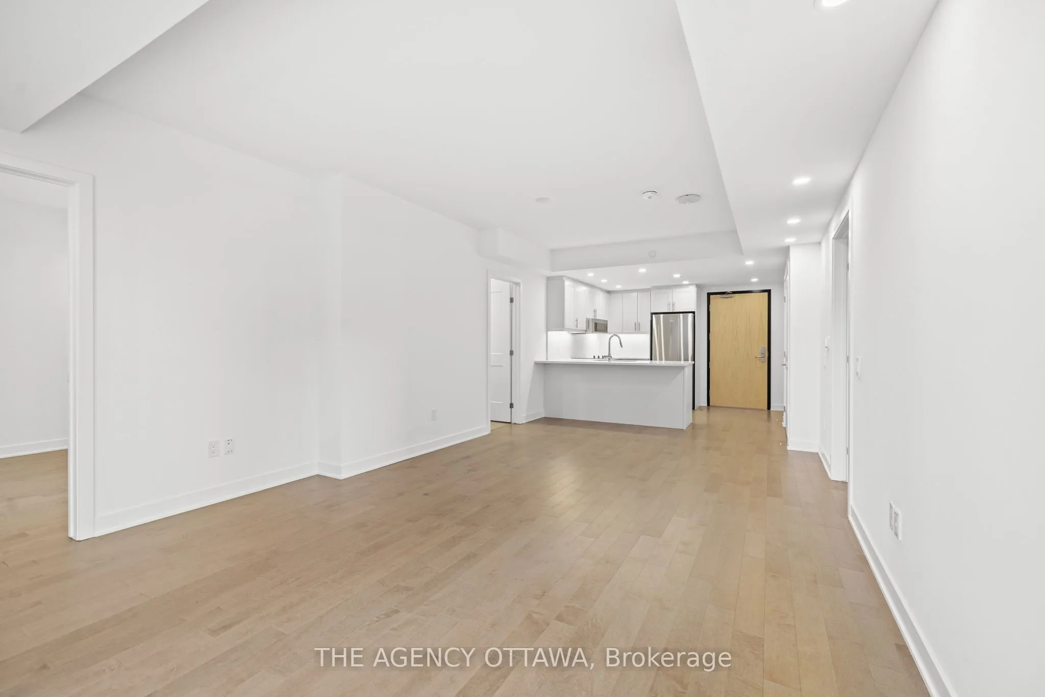 340 QUEEN Street, #305