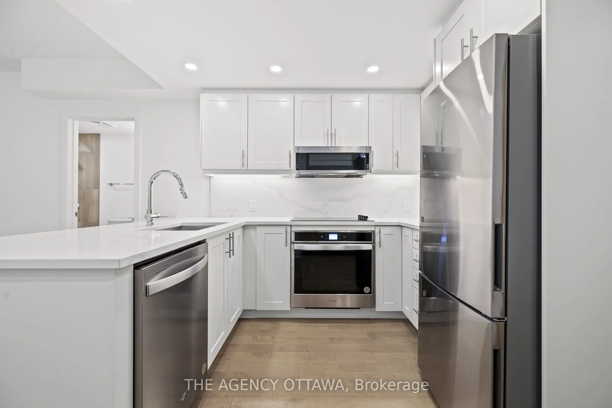 340 QUEEN Street, #305