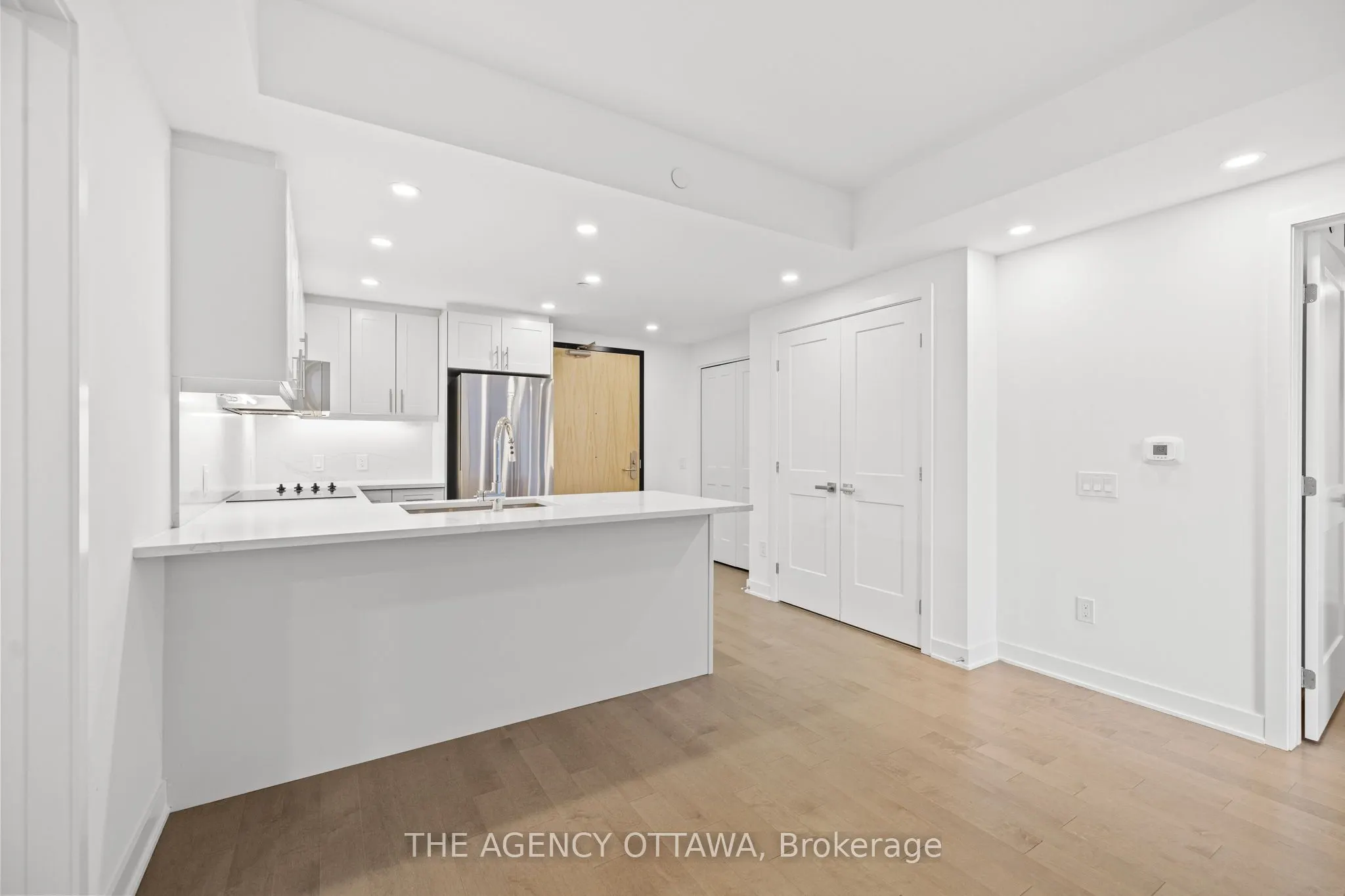 340 QUEEN Street, #305