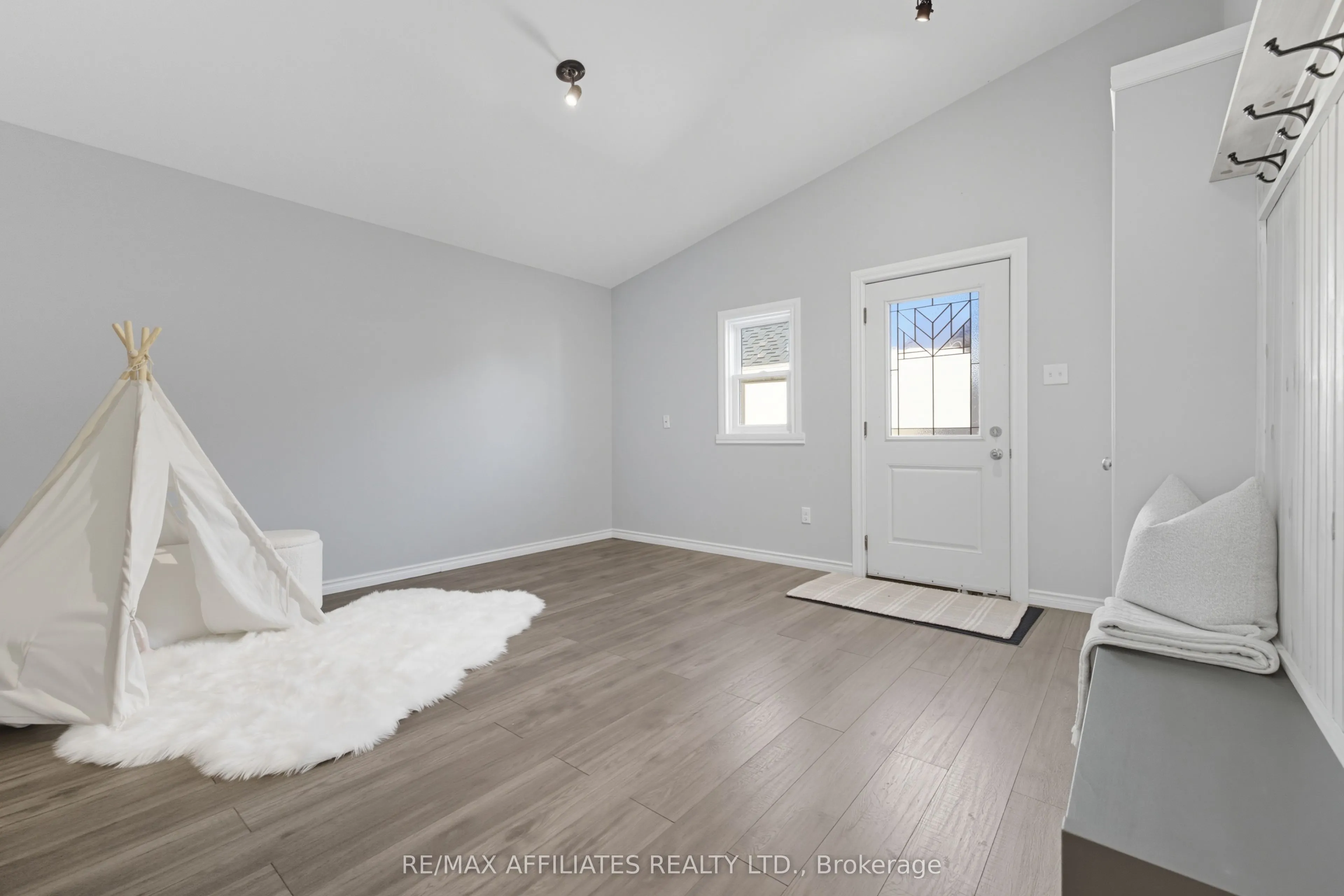 174 Park Street W
