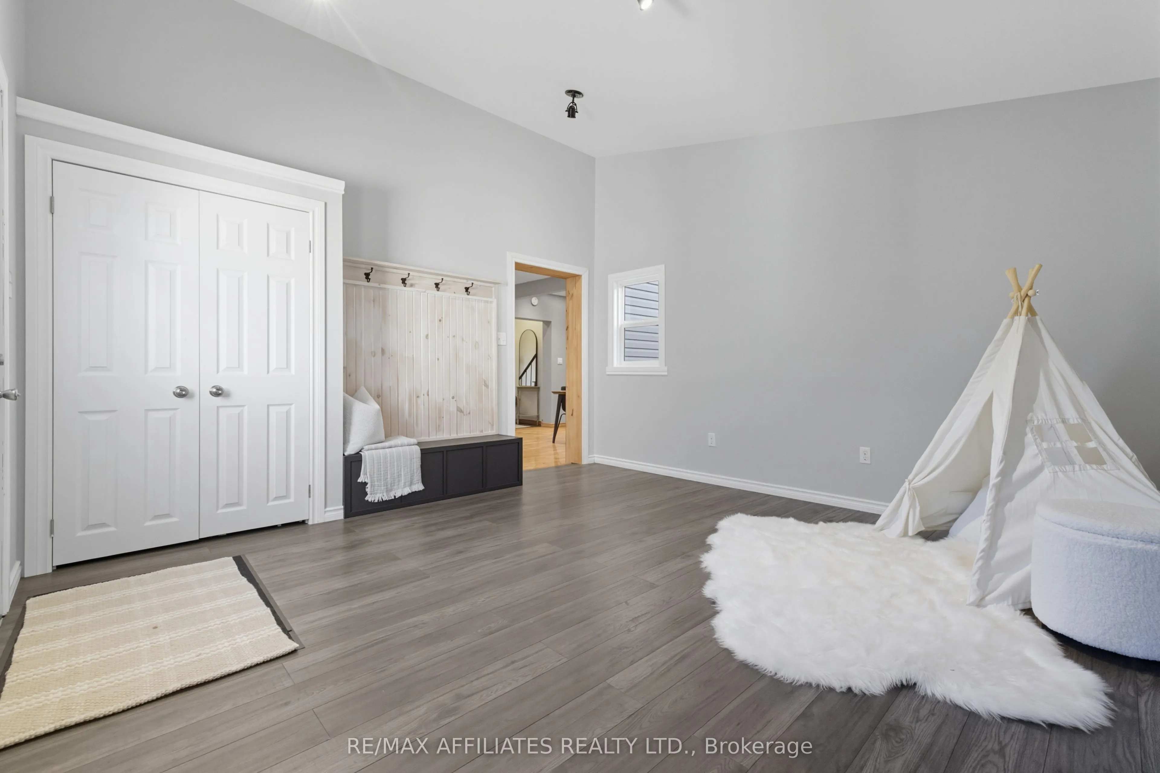 174 Park Street W