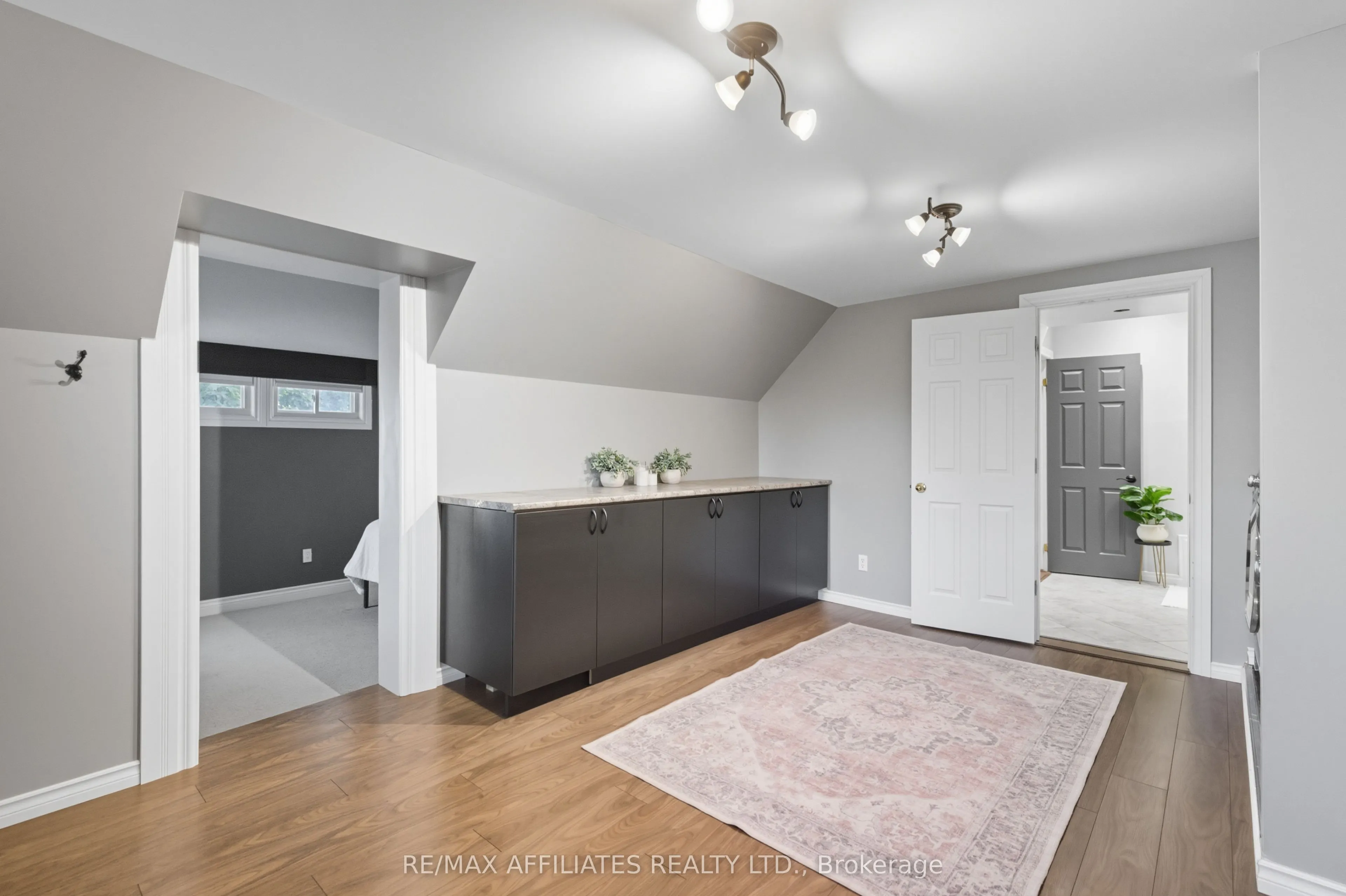 174 Park Street W