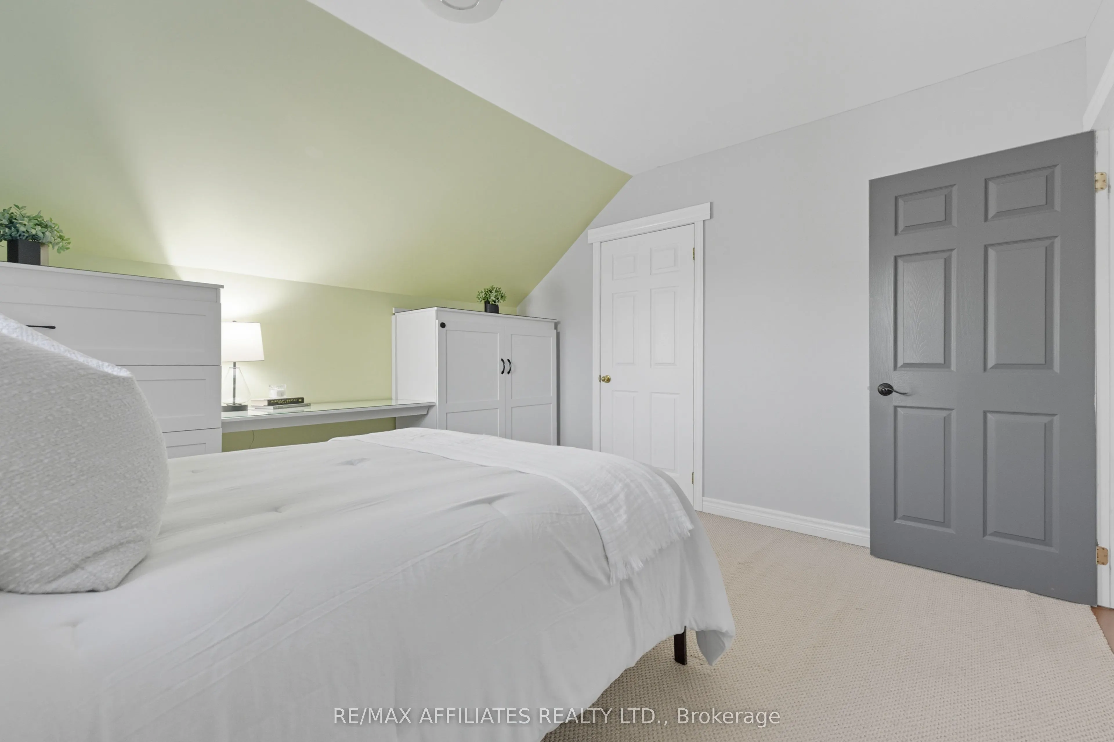 174 Park Street W