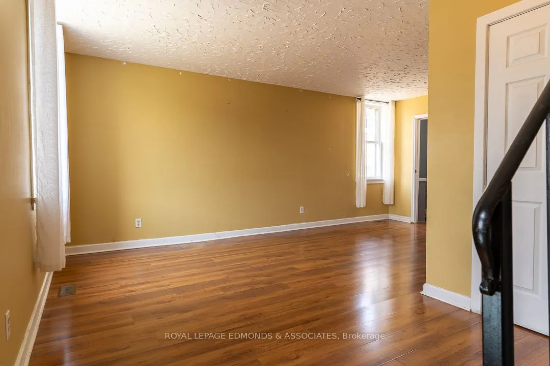 303 Murray Street W