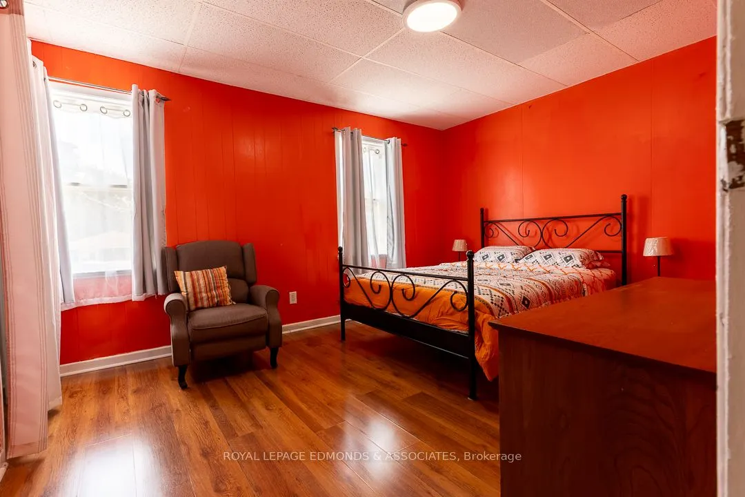 303 Murray Street W