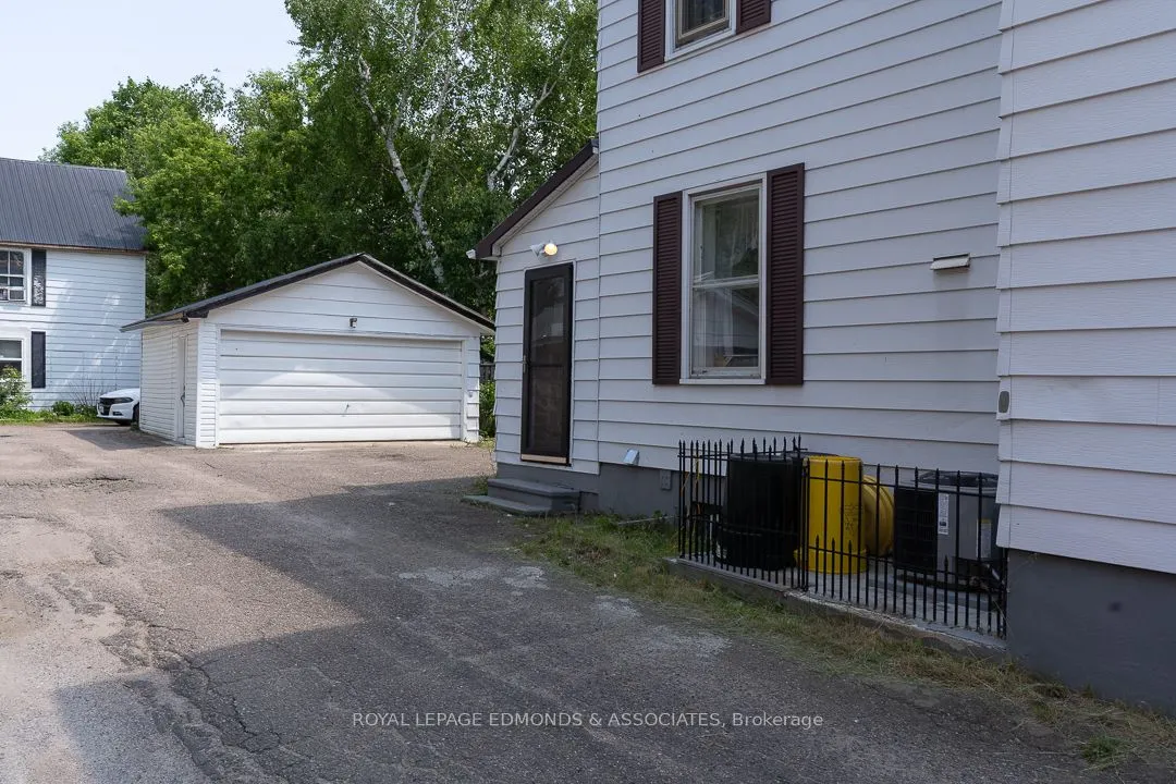 303 Murray Street W