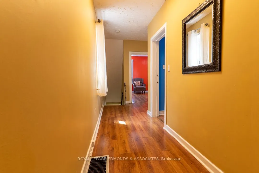303 Murray Street W