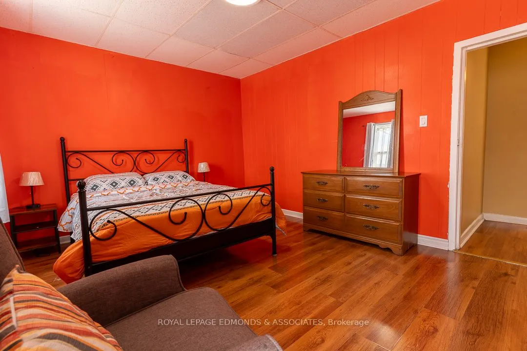 303 Murray Street W