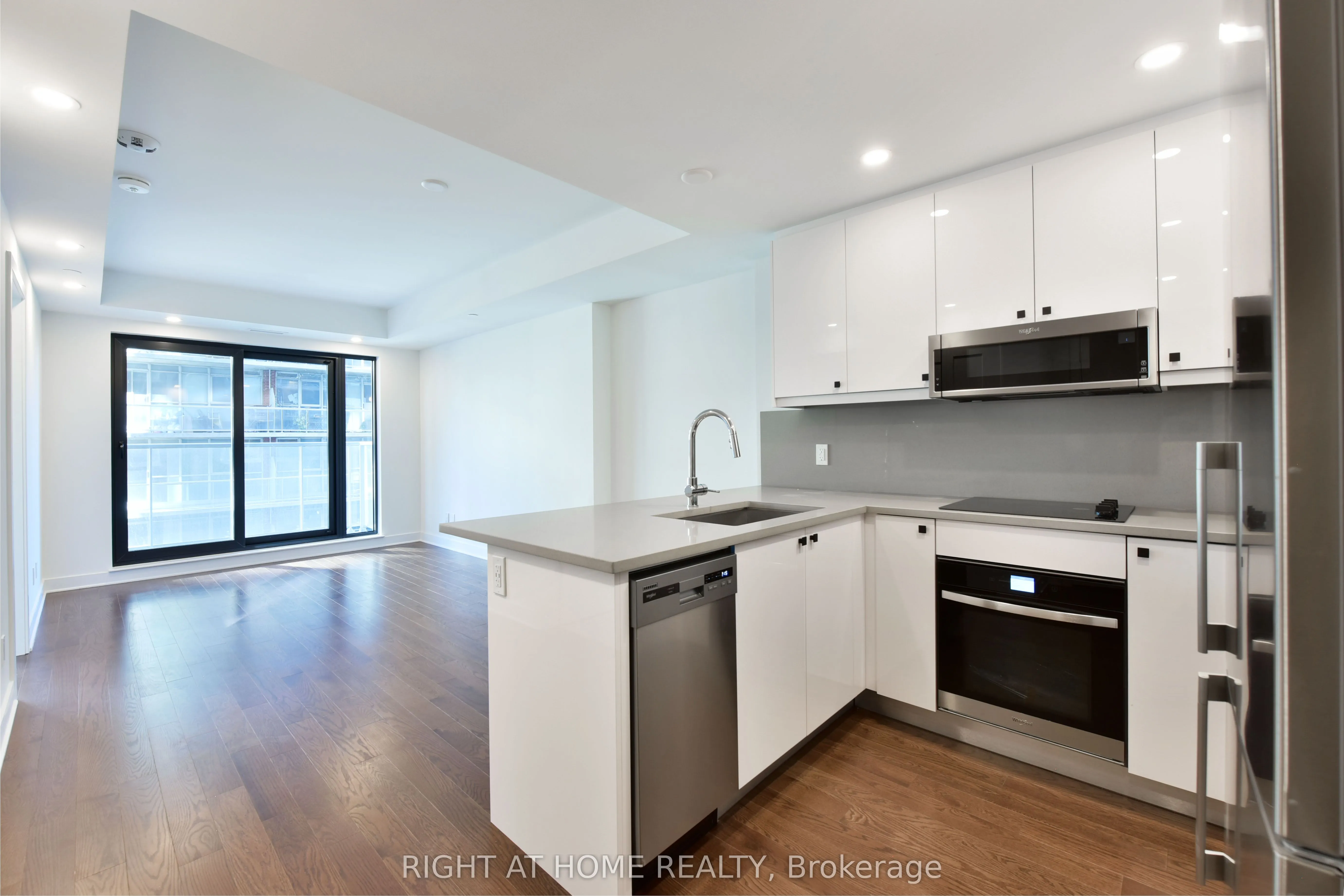 180 George Street, #404