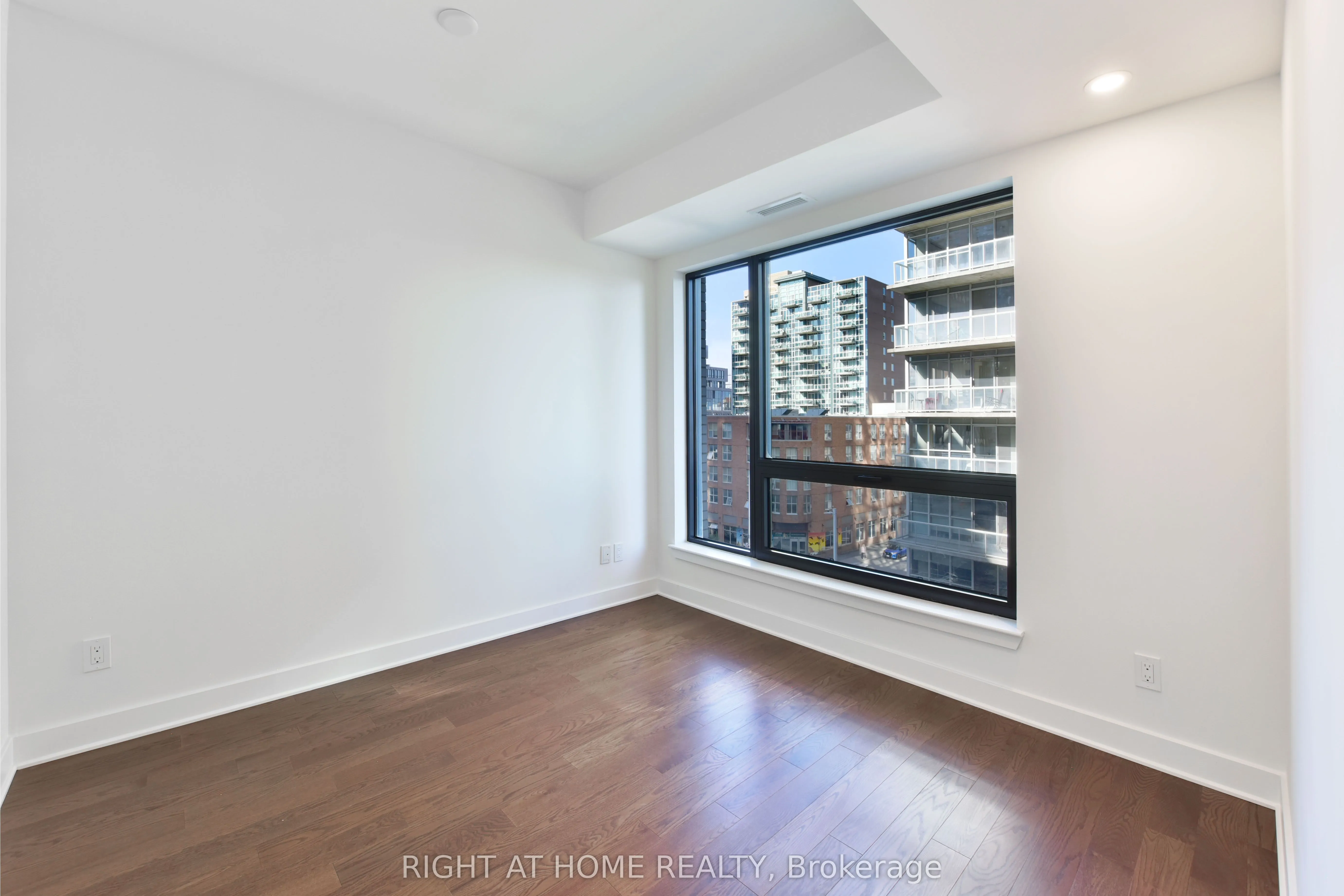 180 George Street, #404
