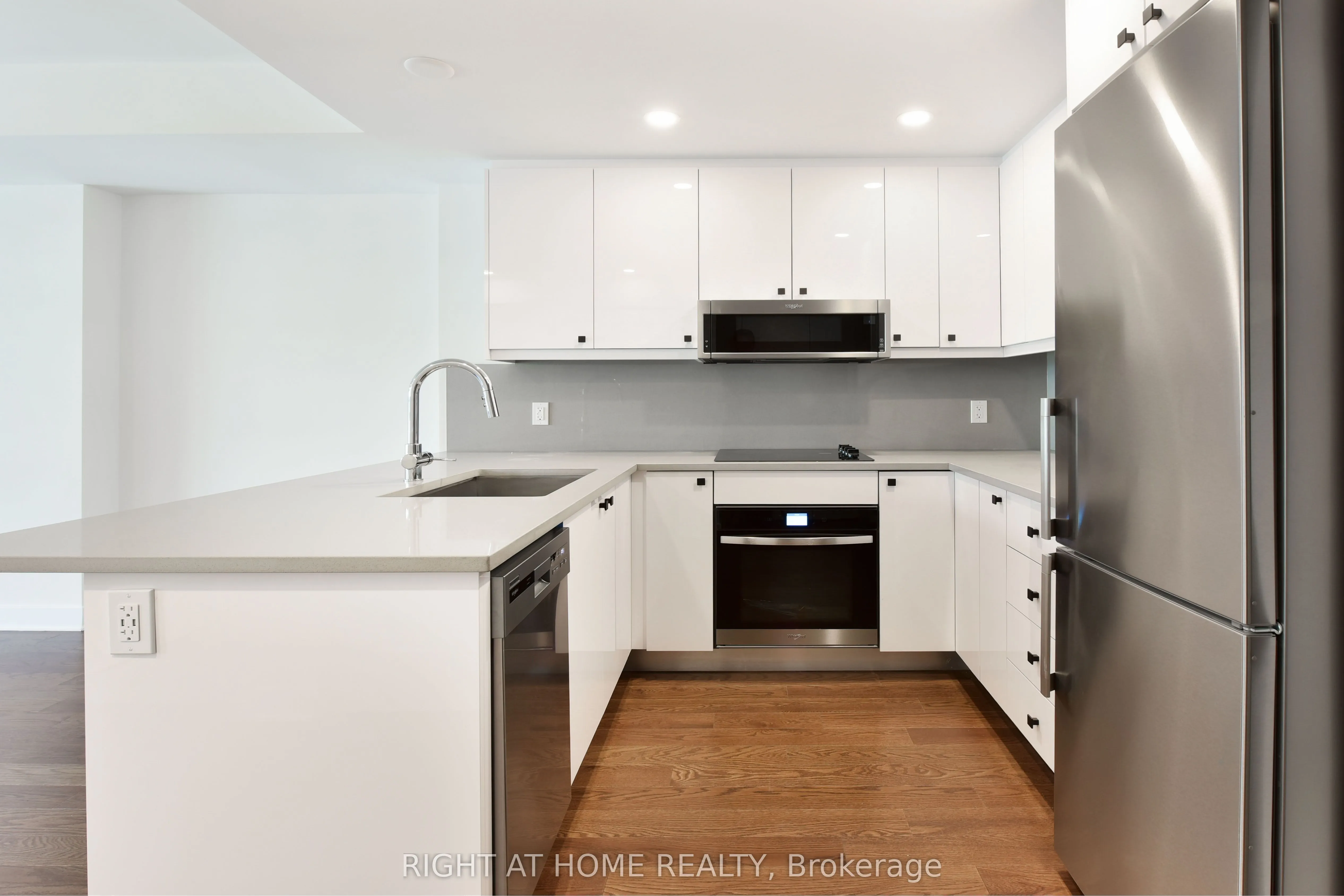 180 George Street, #404