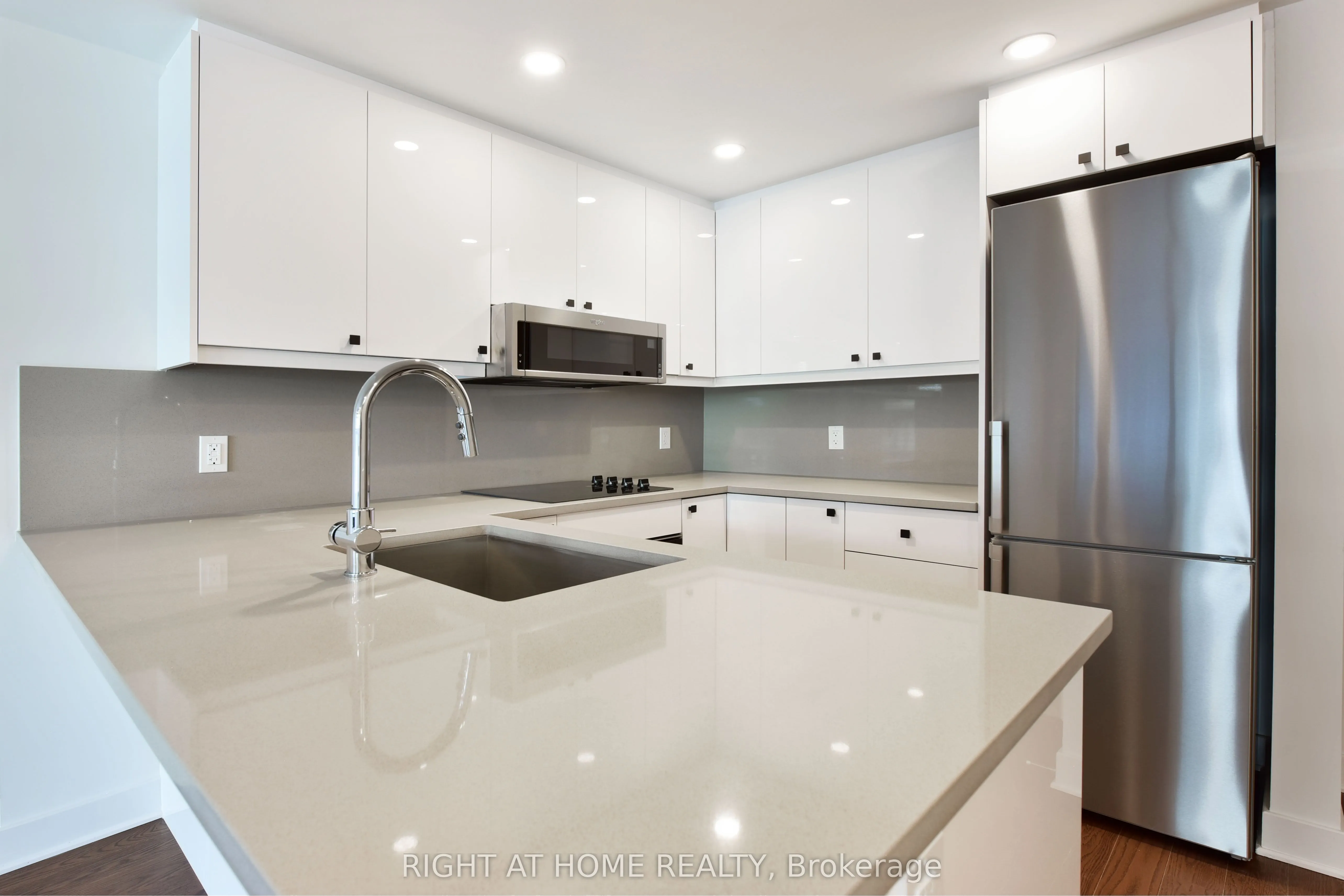 180 George Street, #404