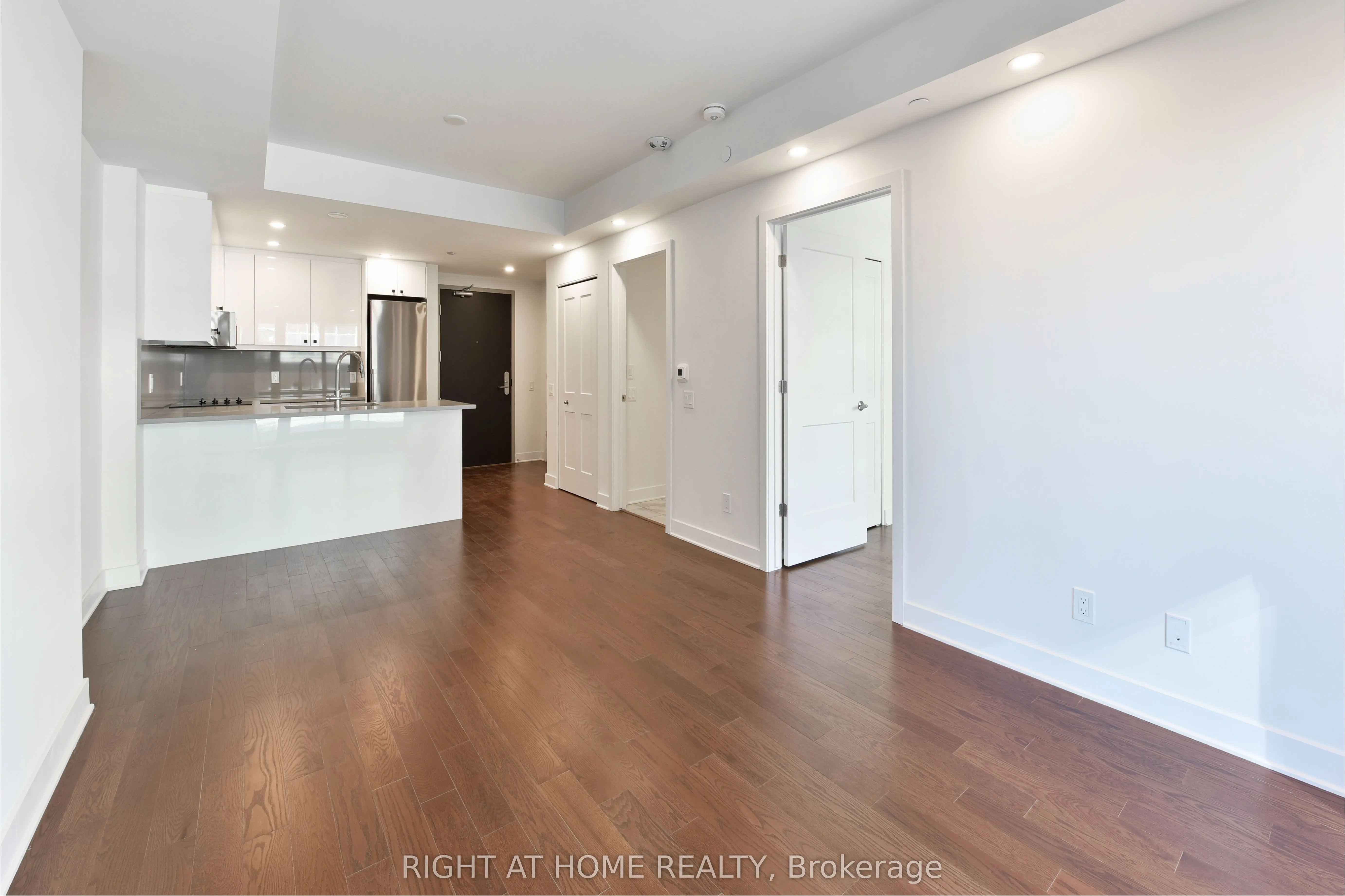 180 George Street, #404