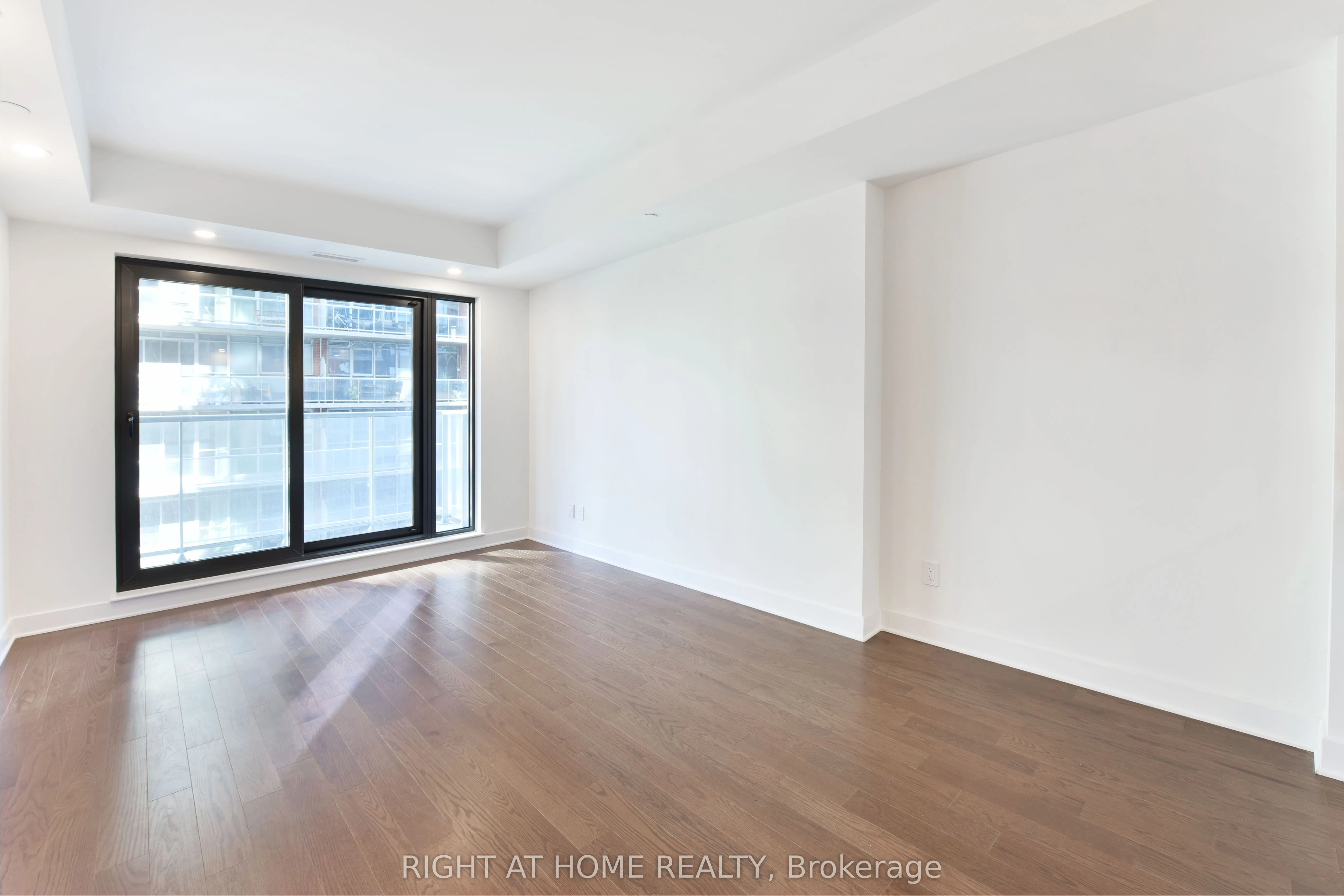 180 George Street, #404
