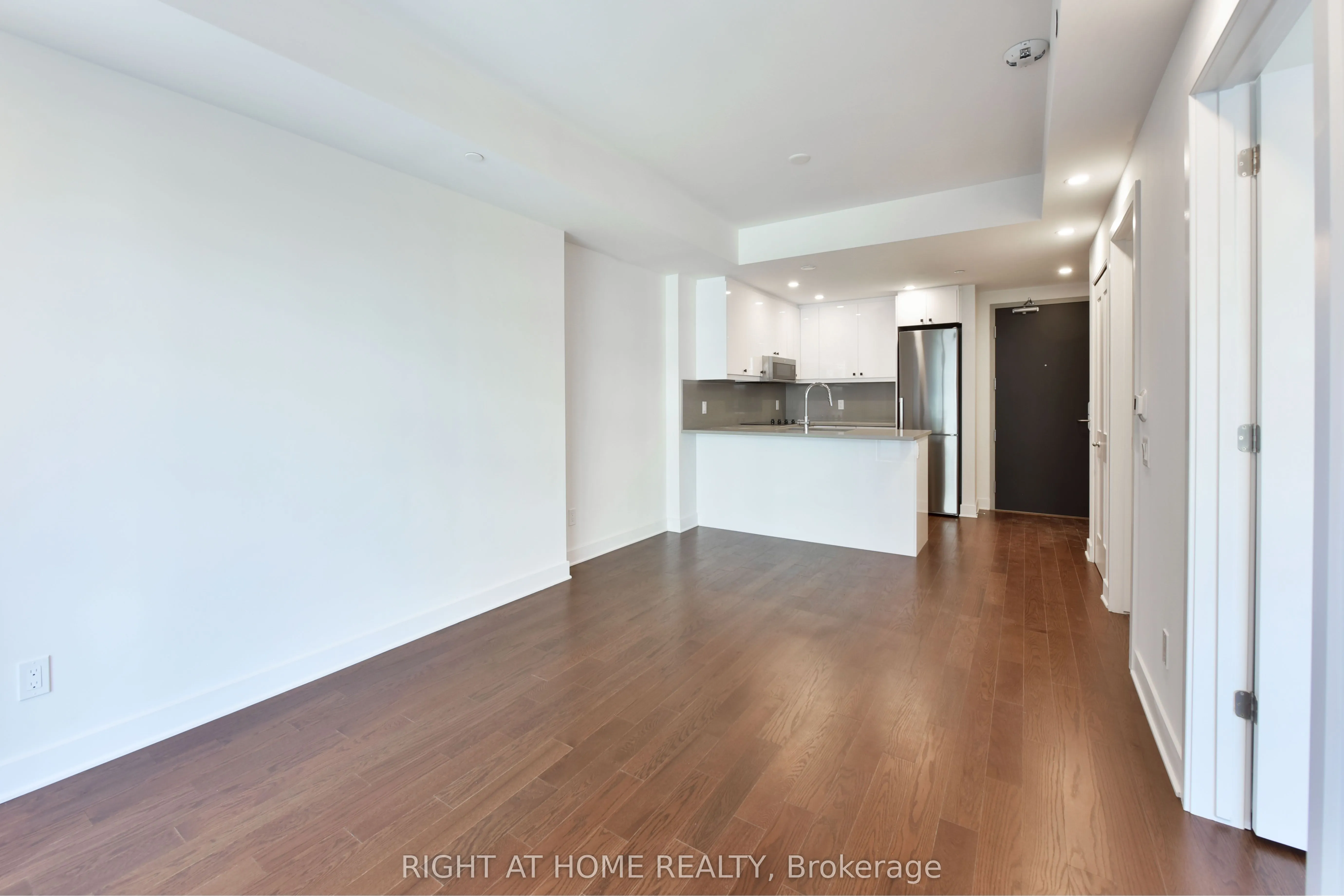 180 George Street, #404