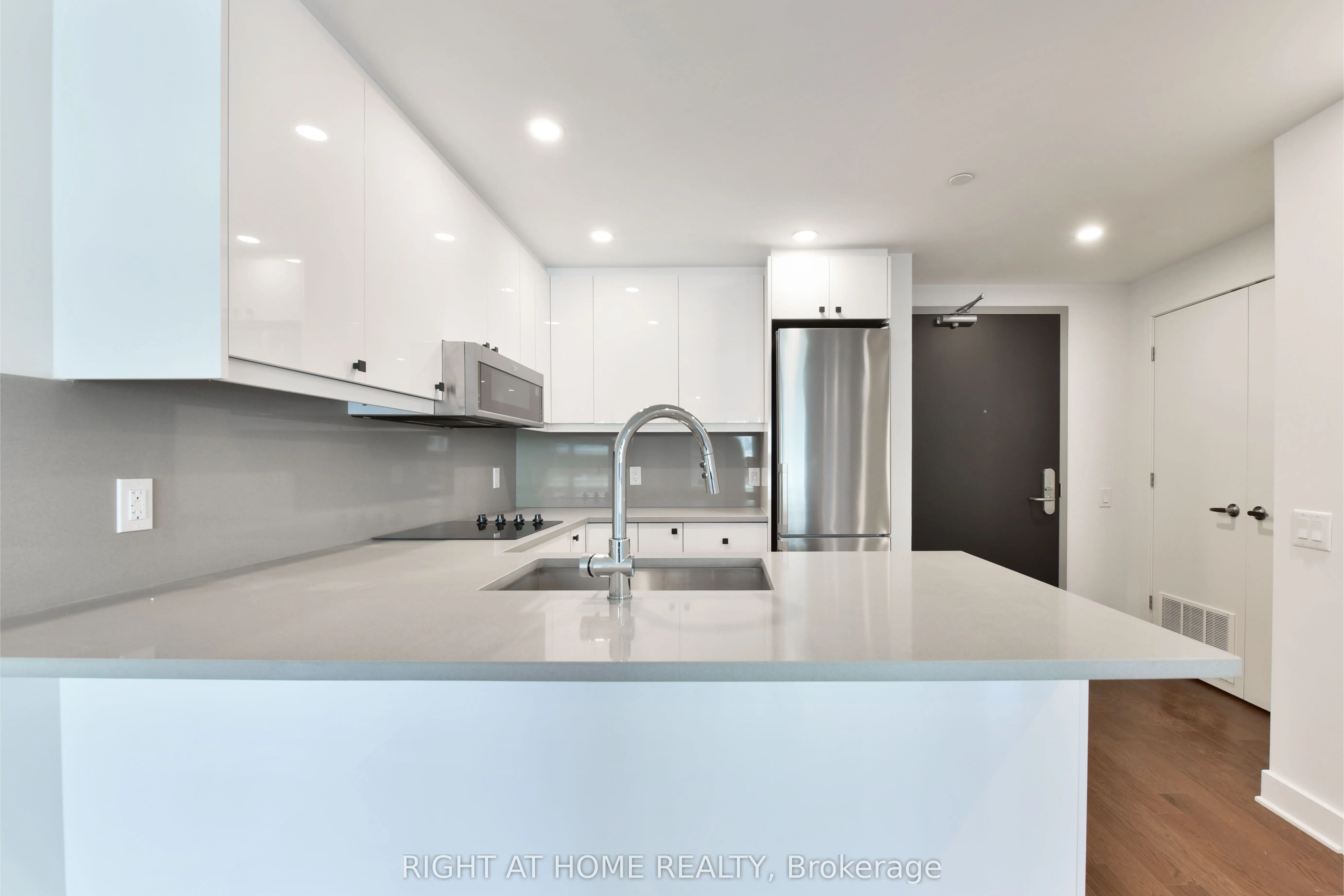 180 George Street, #404