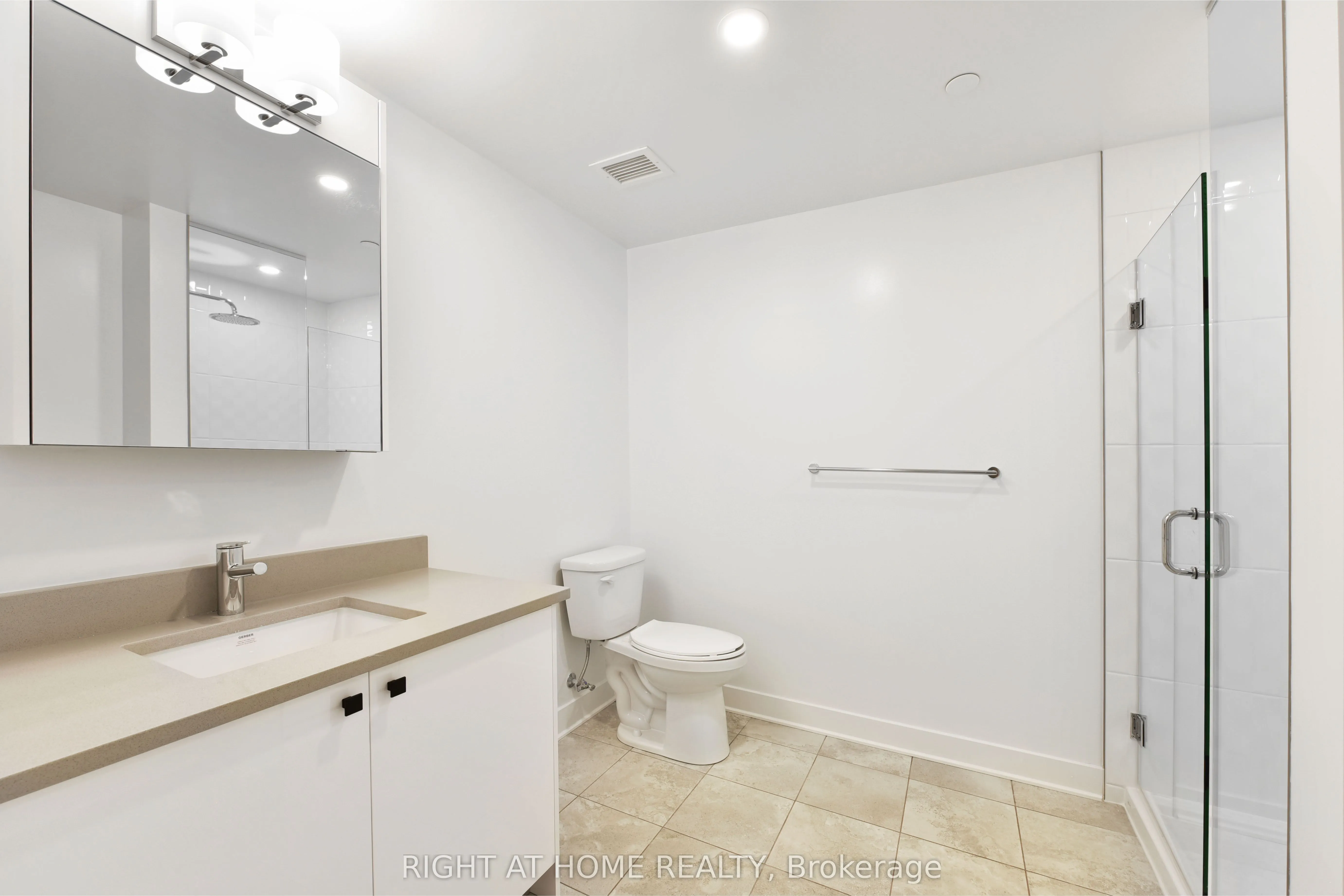 180 George Street, #404