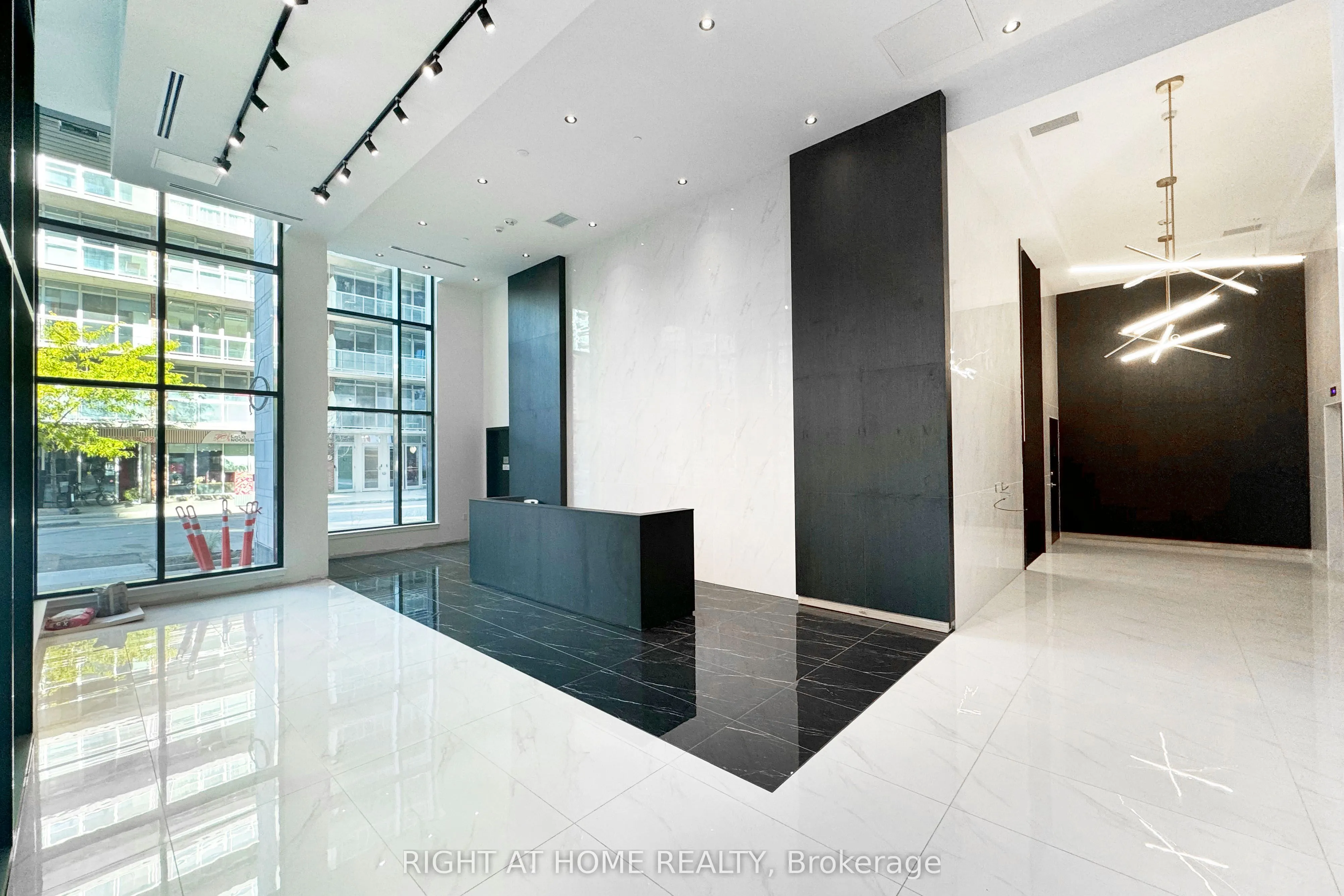 180 George Street, #404