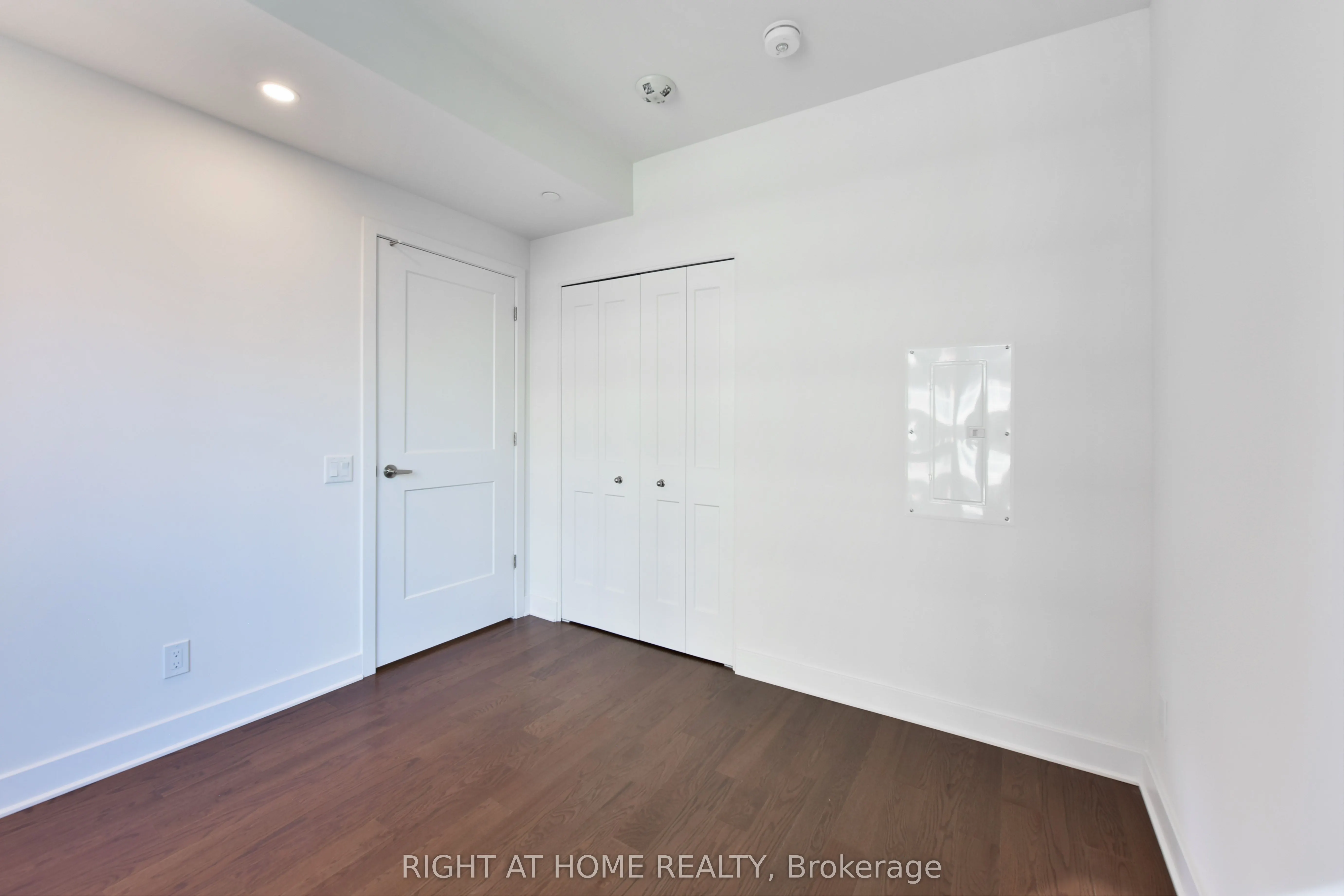 180 George Street, #404