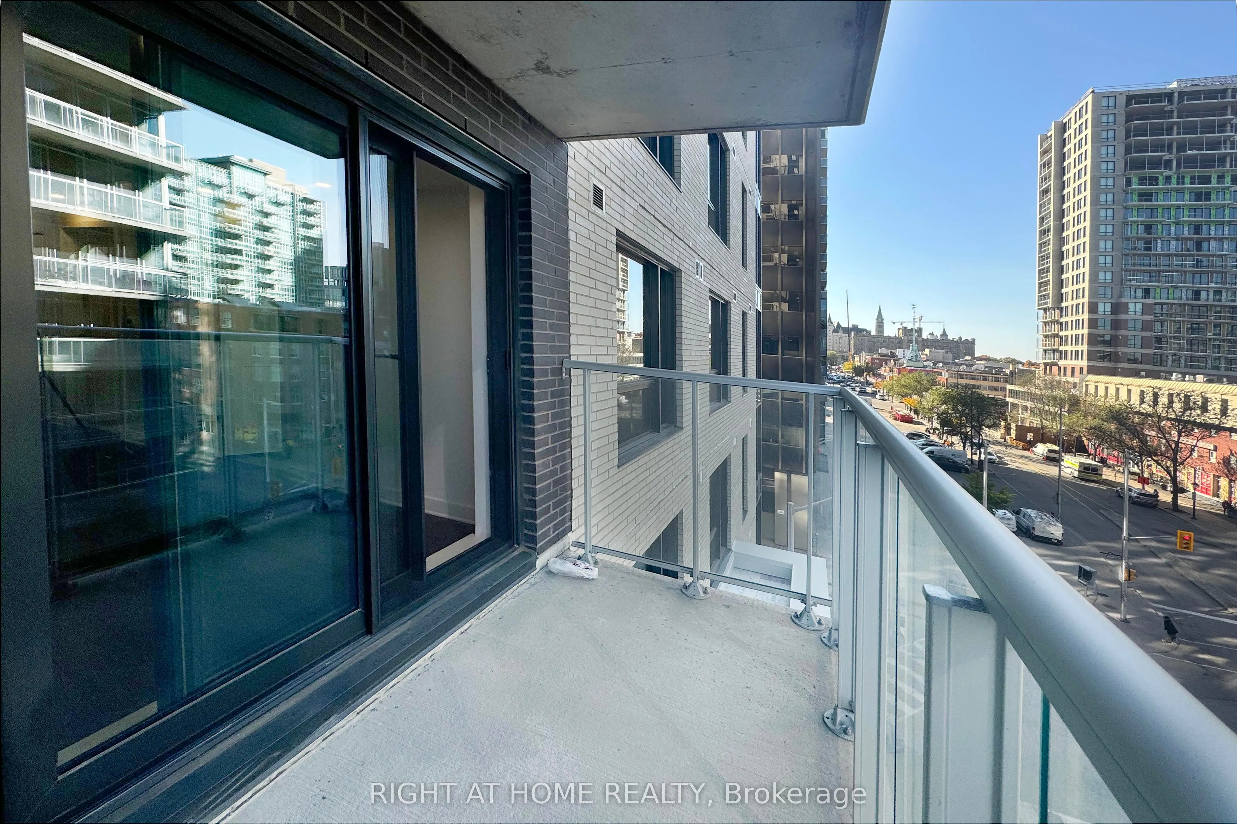 180 George Street, #404