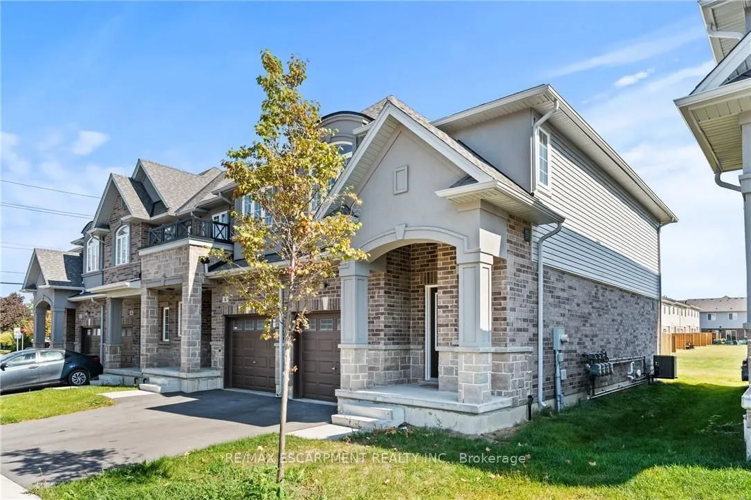 8 LINDEN PARK Lane