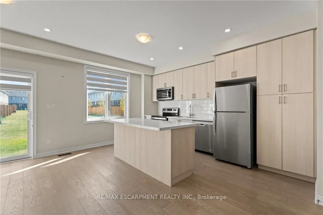 8 LINDEN PARK Lane