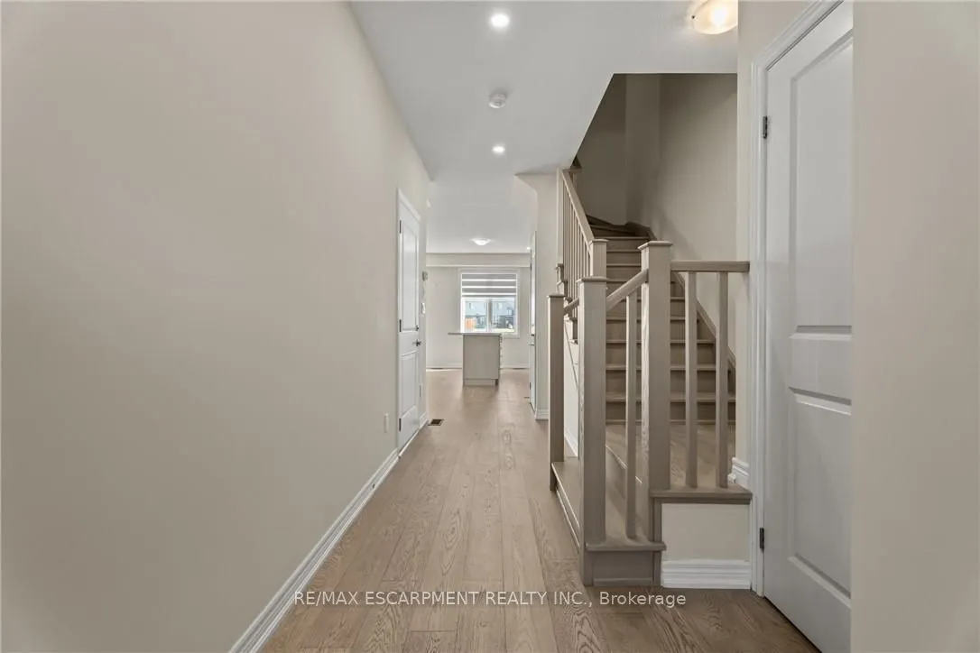 8 LINDEN PARK Lane